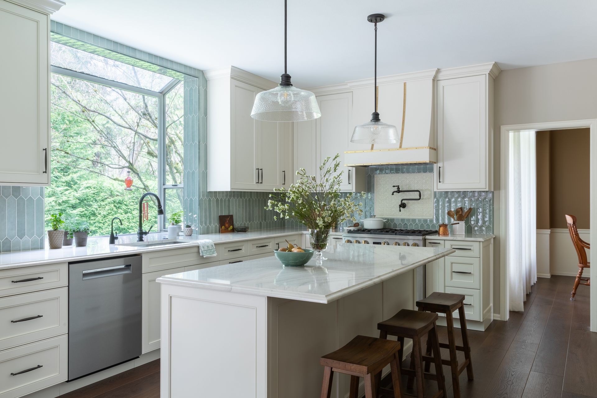 Pine Lake Sammamish custom kitchen cabinets — countertop