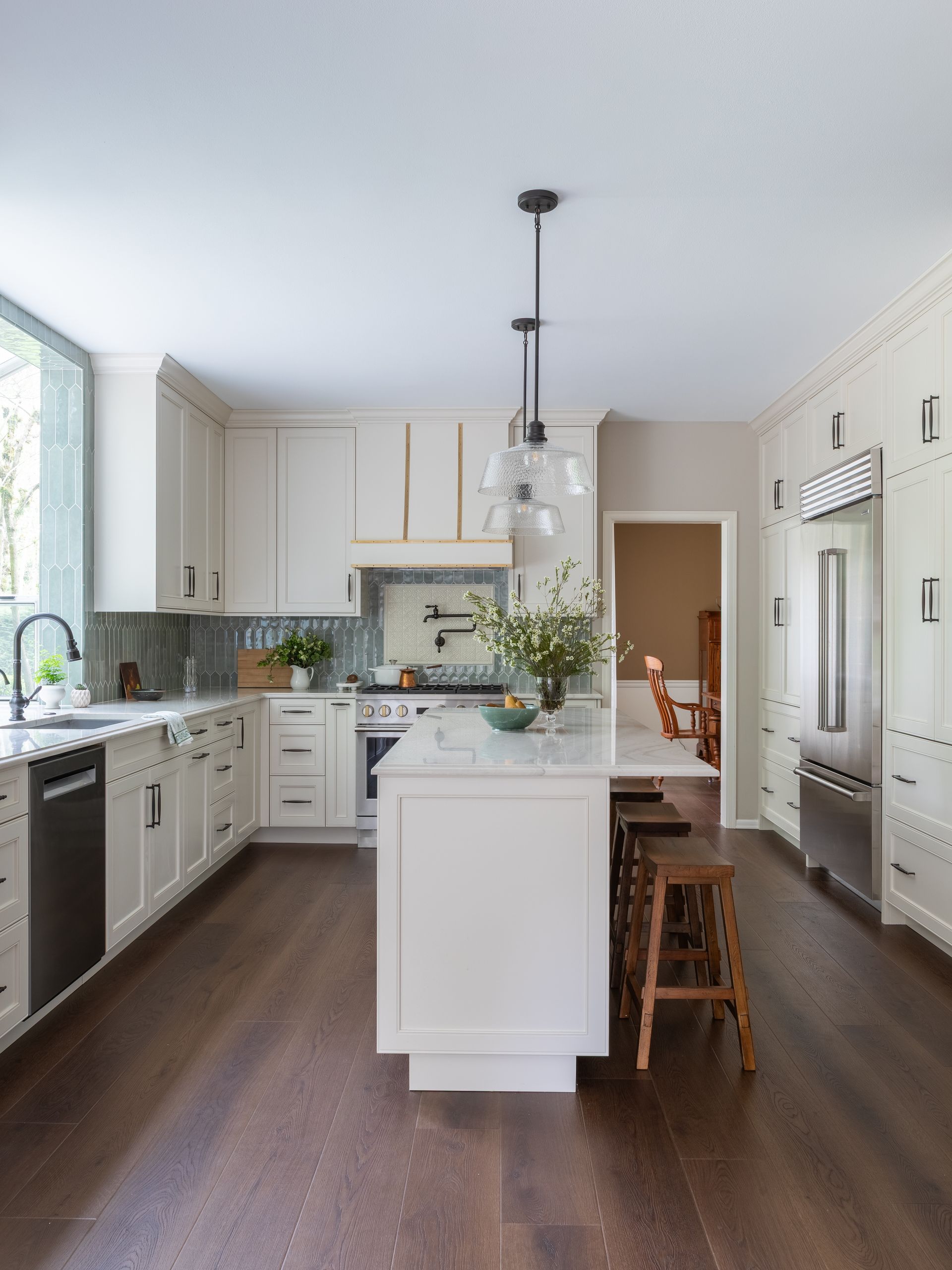 Pine Lake Sammamish custom kitchen cabinets — painted cabinets