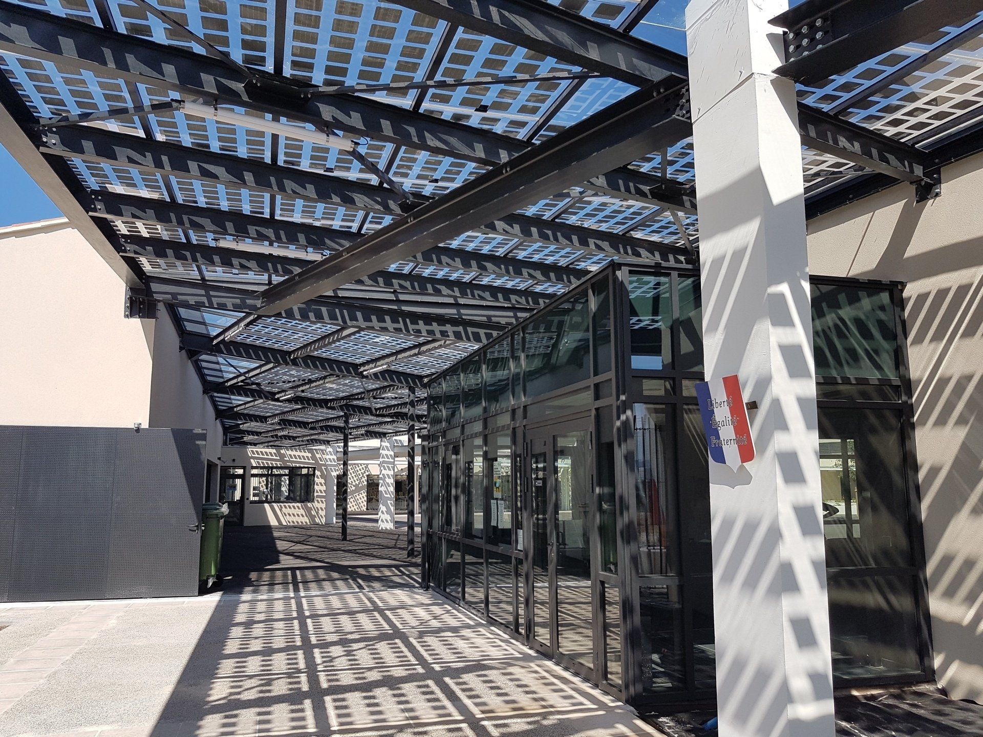 Äpfel, Akzeptanz, Anlagendesign, aufgeständerte Unterkonstruktion, Bewirtschaf-tung, Direktvermarktung, doppelte Landnutzung, Dürreschäden, Eigenstromver-brauch, Energiewende, Ertragsprognose, Flächendruck, Flächeneffizienz, Folienüber-dachung, Frostschäden, Genehmigungsprozesse, Hagelschäden, Hagelschutznetze, intensive Ackerkulturen, Klimawandel, Landschaftsästhetik, Landschaftsattraktivität, Landschaftsschutz, landwirtschaftliche Hauptnutzung, Lichtverfügbarkeit, Marktfähig-keit, Naturschutz, Fotosynthese, Pilotanlagen, privilegierte Vorhaben, ressourceneffi-ziente Landnutzung, Semitransparent, Sonnenbrand, Starkregen, Strombörse, Syner-getische Integration, Tracker, Wassermanagement, Wasserverfügbarkeit, zusätzliche Solarstromproduktion, zusätzliches Einkommen, EEG-Förderung, Ertragssteigerungen, Beeren, Wein, Gemüse, Modulbreite, Bilanzkreis, Ackerkulturen, Gesamtproduktivität, anzulegender Wert, dienende Funktion, Netzbetreiber, Ernteausfälle, zusätzliche Ein-kommensquelle, Reihenabstand, gartenbauliche, Kulturen, Sonderkulturen, lichte Hö-he, überragendes öffentliches, Interesse, Rammung, Erzeugungsprognose, Über-schusseinspeisung, Marktpreis, Neigungswinkel, Wechselrichter, Fernsteuerbarkeit, Bodenversiegelung, fixe Einspeisevergütung, Marktprämie, Flächendruck, PV, Photo-voltaik, Solar, PV-Anlage, Photovoltaik-Anlage, Photovoltaik Anlage, AgriPV, AgriPV, Agrar-PV, Agrar-PV, Agrar-Photovoltaik, Agrar Photovoltaik, Module, Unterkonstrukti-on, Landwirtschaft, Land, grün, Bauern, Obstanbau, Obst, Energie, erneuerbare Ener-gie, PV, Carports, Tracker, geführt, statisch, Deutschland, PV-Firma, PV Firma, Agrar, Pflanzenkultur, Himbeere, Wein, Obst, Apfel