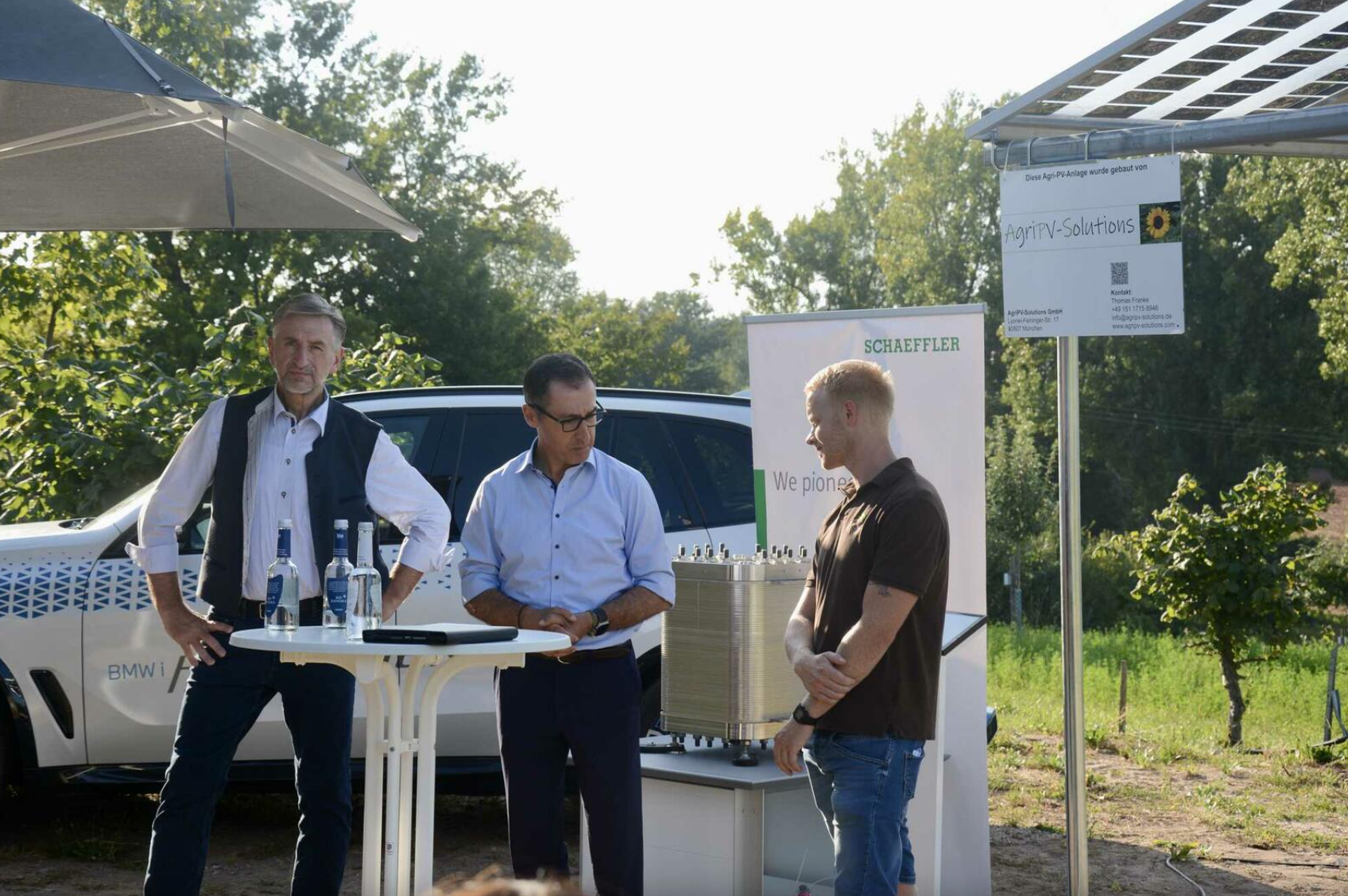 Äpfel, Akzeptanz, Anlagendesign, aufgeständerte Unterkonstruktion, Bewirtschaf-tung, Direktvermarktung, doppelte Landnutzung, Dürreschäden, Eigenstromver-brauch, Energiewende, Ertragsprognose, Flächendruck, Flächeneffizienz, Folienüber-dachung, Frostschäden, Genehmigungsprozesse, Hagelschäden, Hagelschutznetze, intensive Ackerkulturen, Klimawandel, Landschaftsästhetik, Landschaftsattraktivität, Landschaftsschutz, landwirtschaftliche Hauptnutzung, Lichtverfügbarkeit, Marktfähig-keit, Naturschutz, Fotosynthese, Pilotanlagen, privilegierte Vorhaben, ressourceneffi-ziente Landnutzung, Semitransparent, Sonnenbrand, Starkregen, Strombörse, Syner-getische Integration, Tracker, Wassermanagement, Wasserverfügbarkeit, zusätzliche Solarstromproduktion, zusätzliches Einkommen, EEG-Förderung, Ertragssteigerungen, Beeren, Wein, Gemüse, Modulbreite, Bilanzkreis, Ackerkulturen, Gesamtproduktivität, anzulegender Wert, dienende Funktion, Netzbetreiber, Ernteausfälle, zusätzliche Ein-kommensquelle, Reihenabstand, gartenbauliche, Kulturen, Sonderkulturen, lichte Hö-he, überragendes öffentliches, Interesse, Rammung, Erzeugungsprognose, Über-schusseinspeisung, Marktpreis, Neigungswinkel, Wechselrichter, Fernsteuerbarkeit, Bodenversiegelung, fixe Einspeisevergütung, Marktprämie, Flächendruck, PV, Photo-voltaik, Solar, PV-Anlage, Photovoltaik-Anlage, Photovoltaik Anlage, AgriPV, AgriPV, Agrar-PV, Agrar-PV, Agrar-Photovoltaik, Agrar Photovoltaik, Module, Unterkonstrukti-on, Landwirtschaft, Land, grün, Bauern, Obstanbau, Obst, Energie, erneuerbare Ener-gie, PV, Carports, Tracker, geführt, statisch, Deutschland, PV-Firma, PV Firma, Agrar, Pflanzenkultur, Himbeere, Wein, Obst, Apfel