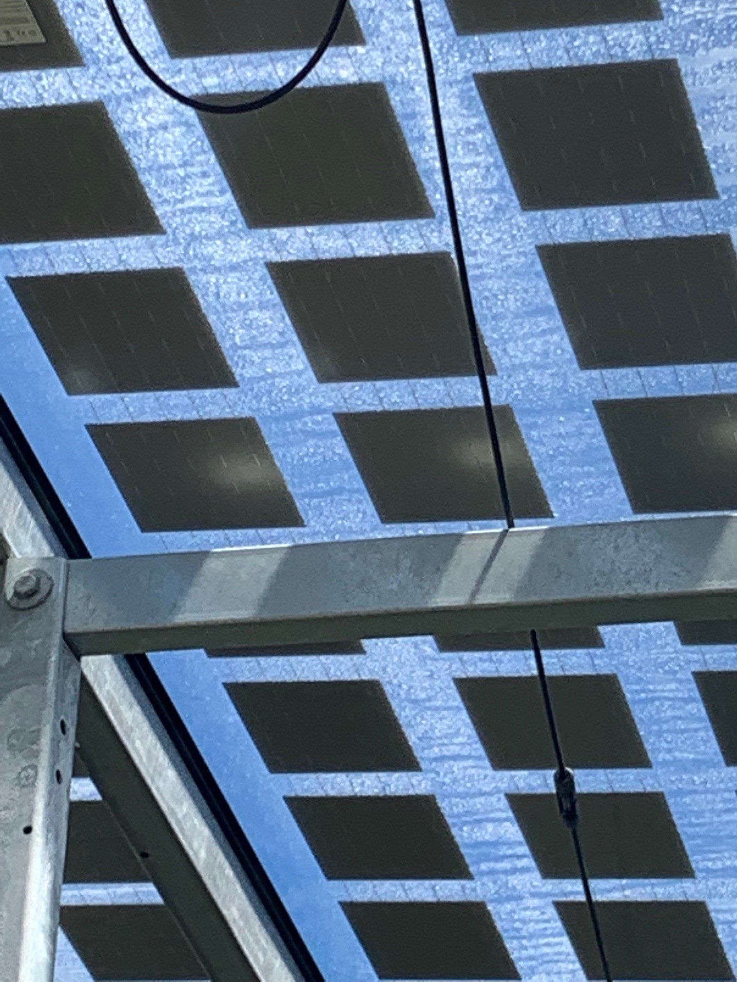 Äpfel, Akzeptanz, Anlagendesign, aufgeständerte Unterkonstruktion, Bewirtschaf-tung, Direktvermarktung, doppelte Landnutzung, Dürreschäden, Eigenstromver-brauch, Energiewende, Ertragsprognose, Flächendruck, Flächeneffizienz, Folienüber-dachung, Frostschäden, Genehmigungsprozesse, Hagelschäden, Hagelschutznetze, intensive Ackerkulturen, Klimawandel, Landschaftsästhetik, Landschaftsattraktivität, Landschaftsschutz, landwirtschaftliche Hauptnutzung, Lichtverfügbarkeit, Marktfähig-keit, Naturschutz, Fotosynthese, Pilotanlagen, privilegierte Vorhaben, ressourceneffi-ziente Landnutzung, Semitransparent, Sonnenbrand, Starkregen, Strombörse, Syner-getische Integration, Tracker, Wassermanagement, Wasserverfügbarkeit, zusätzliche Solarstromproduktion, zusätzliches Einkommen, EEG-Förderung, Ertragssteigerungen, Beeren, Wein, Gemüse, Modulbreite, Bilanzkreis, Ackerkulturen, Gesamtproduktivität, anzulegender Wert, dienende Funktion, Netzbetreiber, Ernteausfälle, zusätzliche Ein-kommensquelle, Reihenabstand, gartenbauliche, Kulturen, Sonderkulturen, lichte Hö-he, überragendes öffentliches, Interesse, Rammung, Erzeugungsprognose, Über-schusseinspeisung, Marktpreis, Neigungswinkel, Wechselrichter, Fernsteuerbarkeit, Bodenversiegelung, fixe Einspeisevergütung, Marktprämie, Flächendruck, PV, Photo-voltaik, Solar, PV-Anlage, Photovoltaik-Anlage, Photovoltaik Anlage, AgriPV, AgriPV, Agrar-PV, Agrar-PV, Agrar-Photovoltaik, Agrar Photovoltaik, Module, Unterkonstrukti-on, Landwirtschaft, Land, grün, Bauern, Obstanbau, Obst, Energie, erneuerbare Ener-gie, PV, Carports, Tracker, geführt, statisch, Deutschland, PV-Firma, PV Firma, Agrar, Pflanzenkultur, Himbeere, Wein, Obst, Apfel