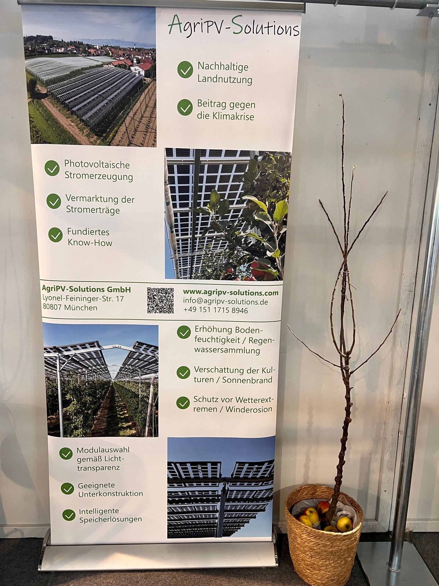 Äpfel, Akzeptanz, Anlagendesign, aufgeständerte Unterkonstruktion, Bewirtschaf-tung, Direktvermarktung, doppelte Landnutzung, Dürreschäden, Eigenstromver-brauch, Energiewende, Ertragsprognose, Flächendruck, Flächeneffizienz, Folienüber-dachung, Frostschäden, Genehmigungsprozesse, Hagelschäden, Hagelschutznetze, intensive Ackerkulturen, Klimawandel, Landschaftsästhetik, Landschaftsattraktivität, Landschaftsschutz, landwirtschaftliche Hauptnutzung, Lichtverfügbarkeit, Marktfähig-keit, Naturschutz, Fotosynthese, Pilotanlagen, privilegierte Vorhaben, ressourceneffi-ziente Landnutzung, Semitransparent, Sonnenbrand, Starkregen, Strombörse, Syner-getische Integration, Tracker, Wassermanagement, Wasserverfügbarkeit, zusätzliche Solarstromproduktion, zusätzliches Einkommen, EEG-Förderung, Ertragssteigerungen, Beeren, Wein, Gemüse, Modulbreite, Bilanzkreis, Ackerkulturen, Gesamtproduktivität, anzulegender Wert, dienende Funktion, Netzbetreiber, Ernteausfälle, zusätzliche Ein-kommensquelle, Reihenabstand, gartenbauliche, Kulturen, Sonderkulturen, lichte Hö-he, überragendes öffentliches, Interesse, Rammung, Erzeugungsprognose, Über-schusseinspeisung, Marktpreis, Neigungswinkel, Wechselrichter, Fernsteuerbarkeit, Bodenversiegelung, fixe Einspeisevergütung, Marktprämie, Flächendruck, PV, Photo-voltaik, Solar, PV-Anlage, Photovoltaik-Anlage, Photovoltaik Anlage, AgriPV, AgriPV, Agrar-PV, Agrar-PV, Agrar-Photovoltaik, Agrar Photovoltaik, Module, Unterkonstrukti-on, Landwirtschaft, Land, grün, Bauern, Obstanbau, Obst, Energie, erneuerbare Ener-gie, PV, Carports, Tracker, geführt, statisch, Deutschland, PV-Firma, PV Firma, Agrar, Pflanzenkultur, Himbeere, Wein, Obst, Apfel