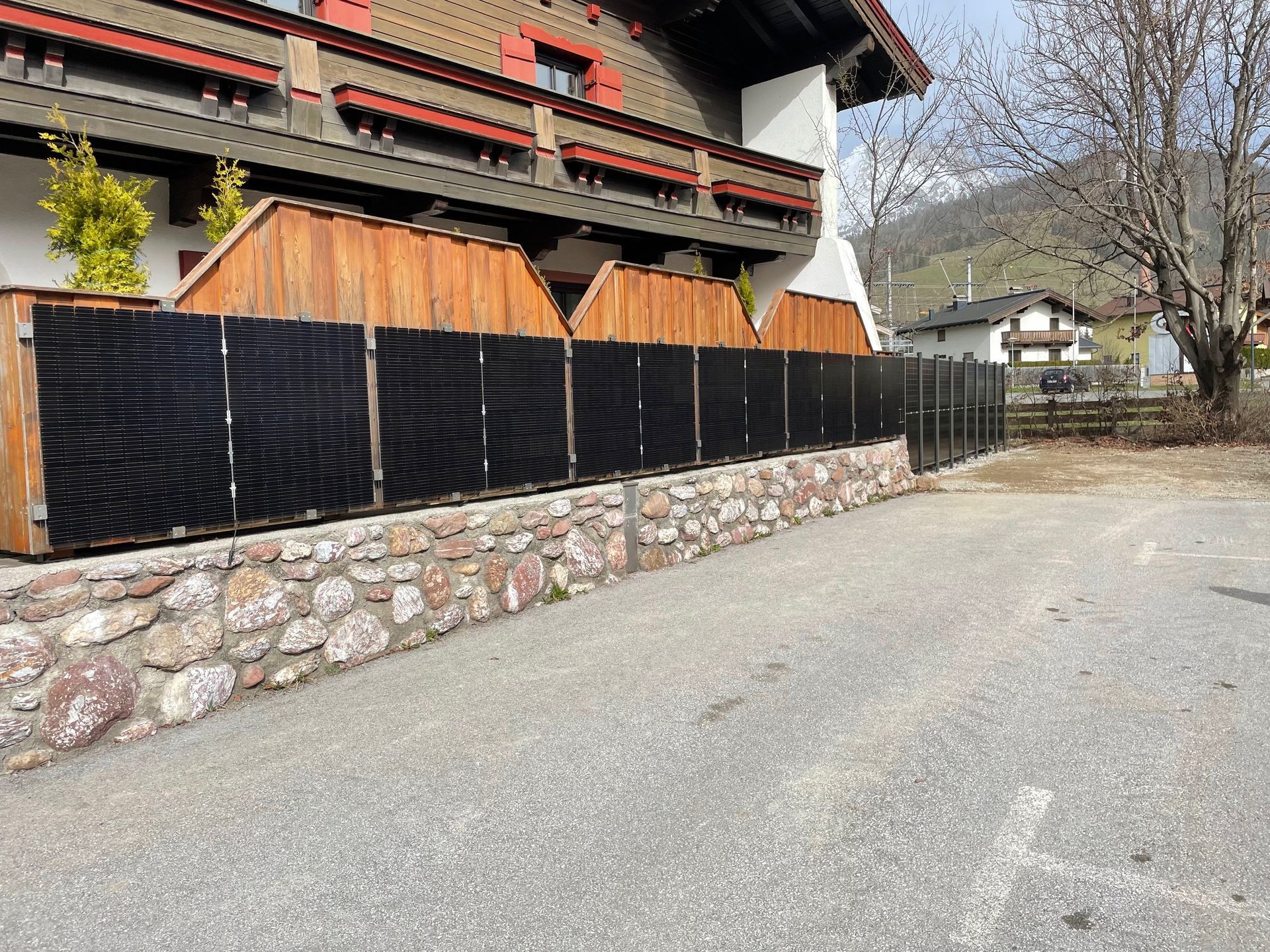 Äpfel, Akzeptanz, Anlagendesign, aufgeständerte Unterkonstruktion, Bewirtschaf-tung, Direktvermarktung, doppelte Landnutzung, Dürreschäden, Eigenstromver-brauch, Energiewende, Ertragsprognose, Flächendruck, Flächeneffizienz, Folienüber-dachung, Frostschäden, Genehmigungsprozesse, Hagelschäden, Hagelschutznetze, intensive Ackerkulturen, Klimawandel, Landschaftsästhetik, Landschaftsattraktivität, Landschaftsschutz, landwirtschaftliche Hauptnutzung, Lichtverfügbarkeit, Marktfähig-keit, Naturschutz, Fotosynthese, Pilotanlagen, privilegierte Vorhaben, ressourceneffi-ziente Landnutzung, Semitransparent, Sonnenbrand, Starkregen, Strombörse, Syner-getische Integration, Tracker, Wassermanagement, Wasserverfügbarkeit, zusätzliche Solarstromproduktion, zusätzliches Einkommen, EEG-Förderung, Ertragssteigerungen, Beeren, Wein, Gemüse, Modulbreite, Bilanzkreis, Ackerkulturen, Gesamtproduktivität, anzulegender Wert, dienende Funktion, Netzbetreiber, Ernteausfälle, zusätzliche Ein-kommensquelle, Reihenabstand, gartenbauliche, Kulturen, Sonderkulturen, lichte Hö-he, überragendes öffentliches, Interesse, Rammung, Erzeugungsprognose, Über-schusseinspeisung, Marktpreis, Neigungswinkel, Wechselrichter, Fernsteuerbarkeit, Bodenversiegelung, fixe Einspeisevergütung, Marktprämie, Flächendruck, PV, Photo-voltaik, Solar, PV-Anlage, Photovoltaik-Anlage, Photovoltaik Anlage, AgriPV, AgriPV, Agrar-PV, Agrar-PV, Agrar-Photovoltaik, Agrar Photovoltaik, Module, Unterkonstrukti-on, Landwirtschaft, Land, grün, Bauern, Obstanbau, Obst, Energie, erneuerbare Ener-gie, PV, Carports, Tracker, geführt, statisch, Deutschland, PV-Firma, PV Firma, Agrar, Pflanzenkultur, Himbeere, Wein, Obst, Apfel