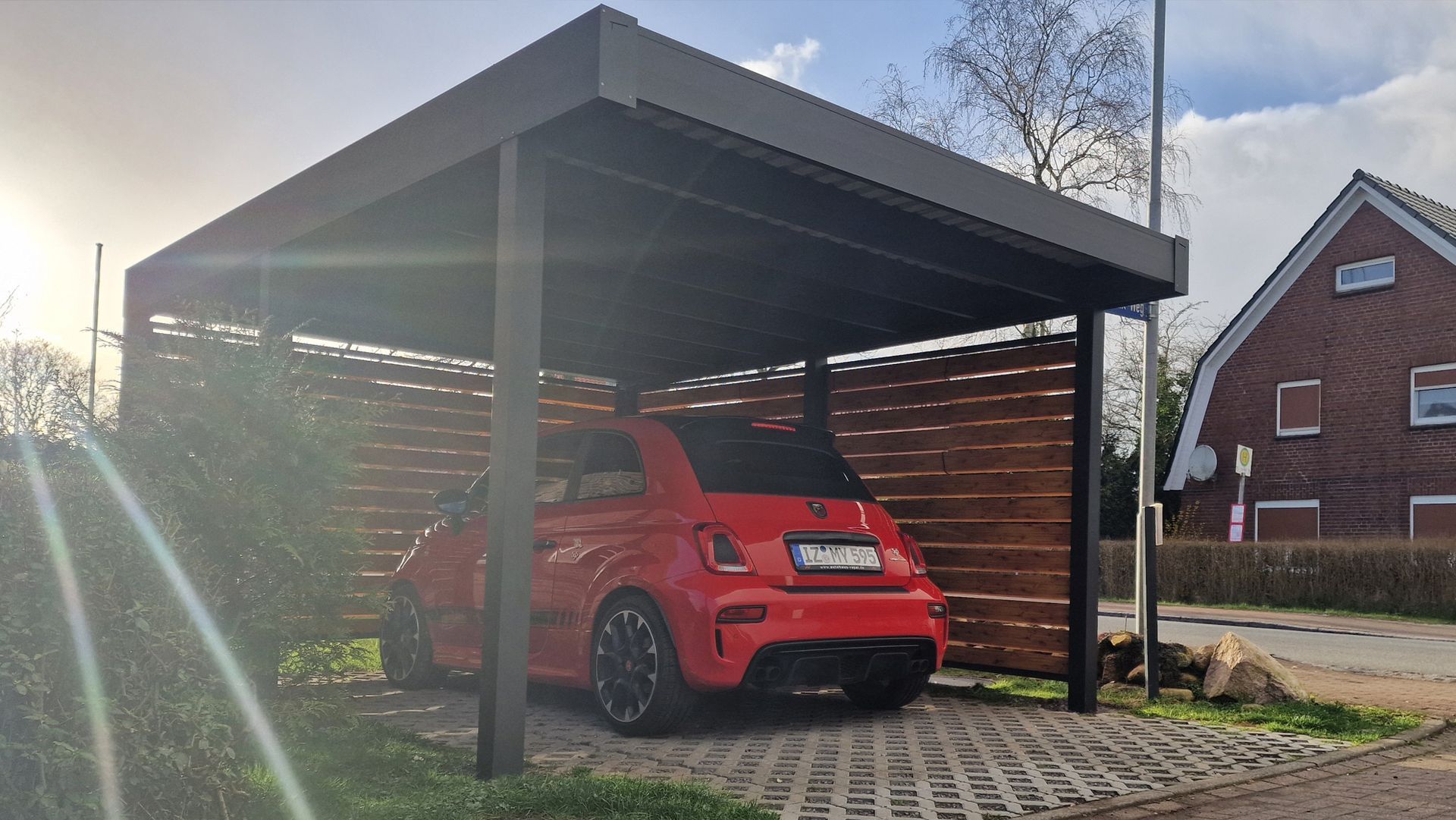 Alu Carport mit Wand in Holz-Optik