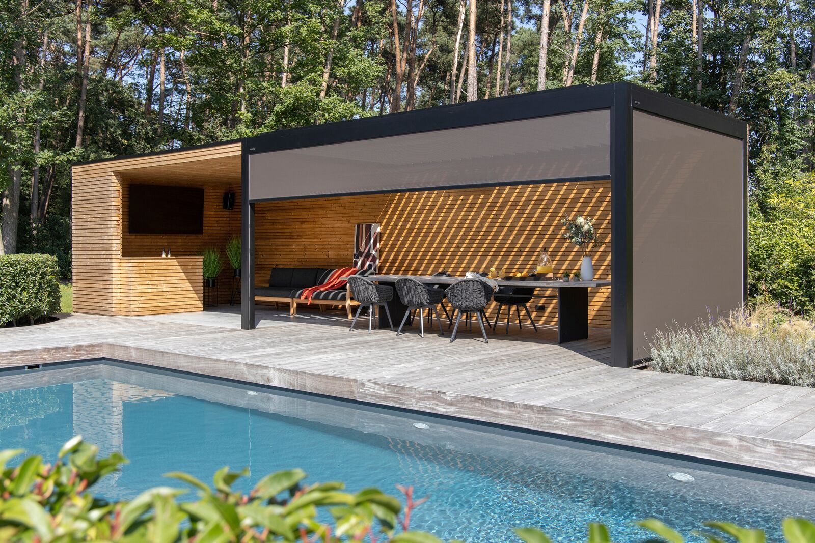 Brustor B250XL Lamellen-Pergola in Hamburg kaufen