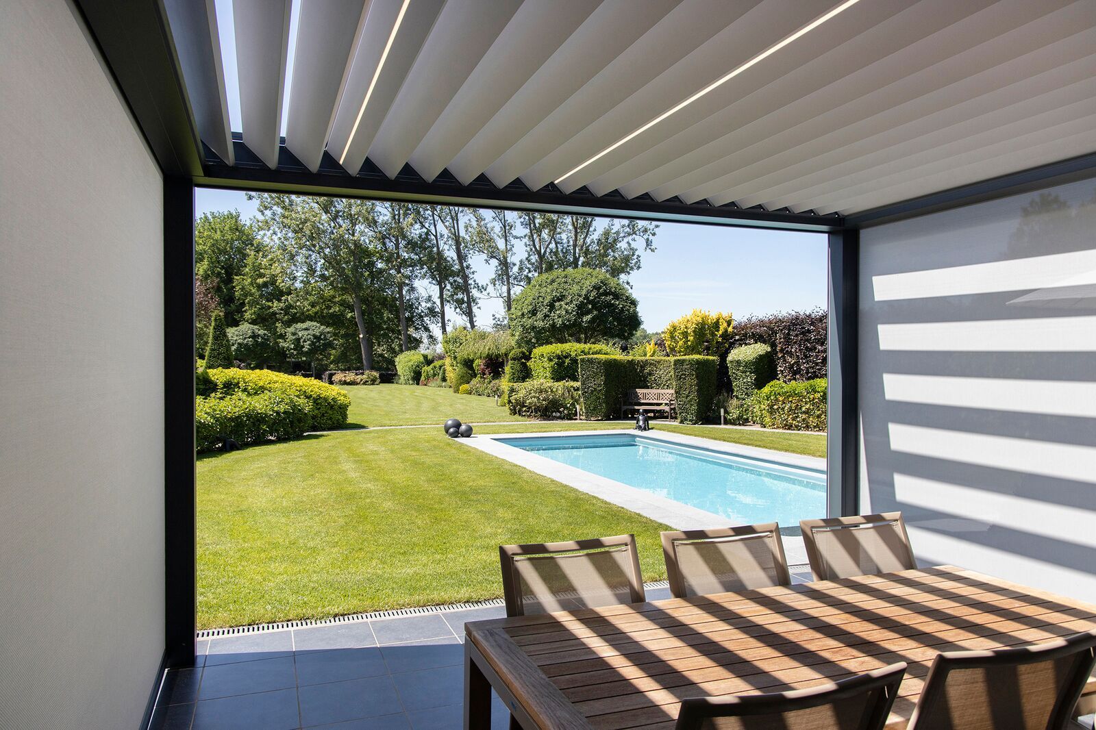 Brustor B250XL Lamellen-Pergola in Hamburg kaufen