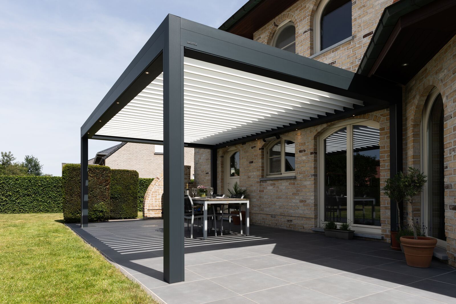 Itzehoe Lamellen Pergola Brustor B600S