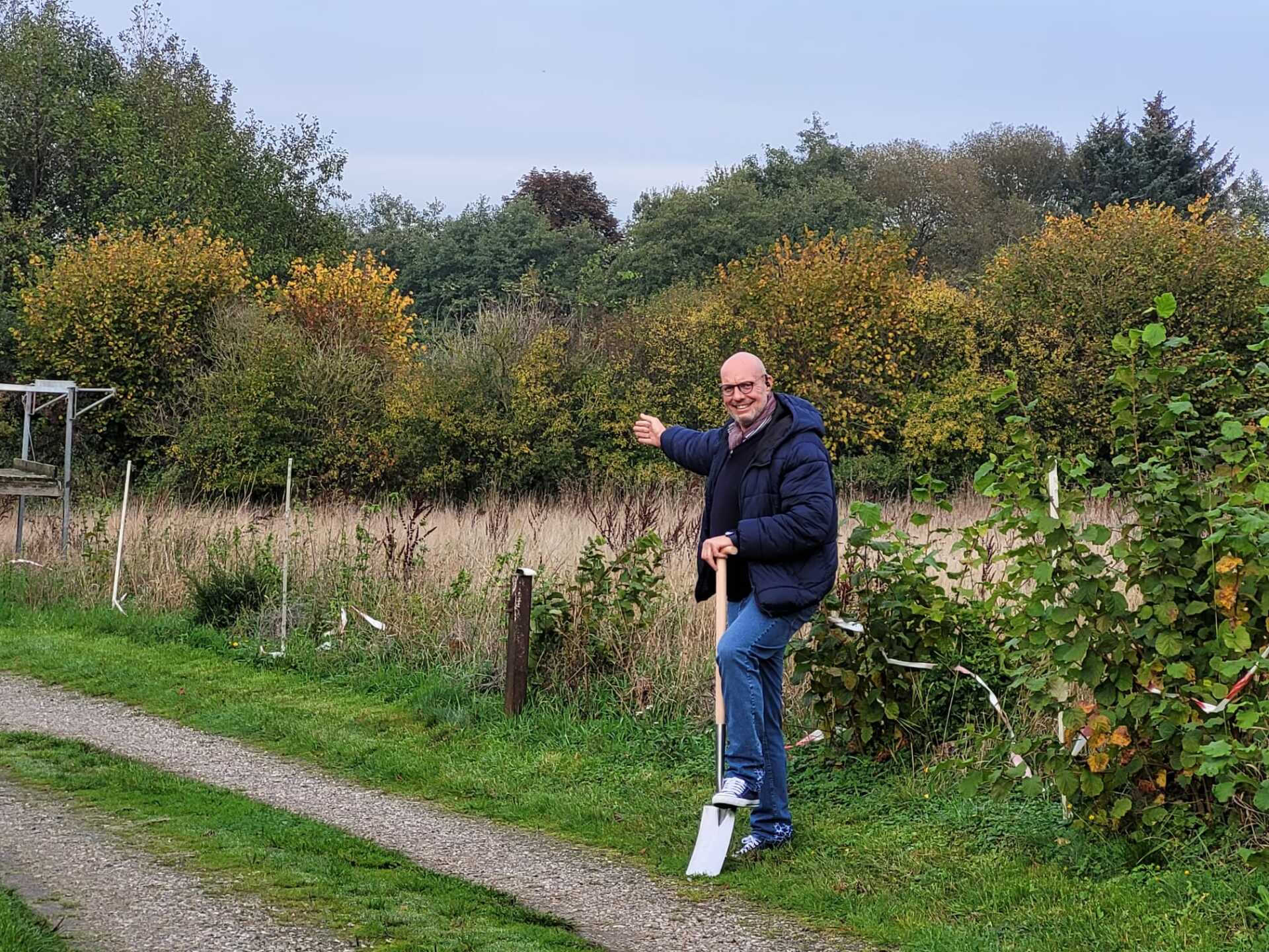 Die Familie zahlt keine Miete mehr! fröhliche Familie