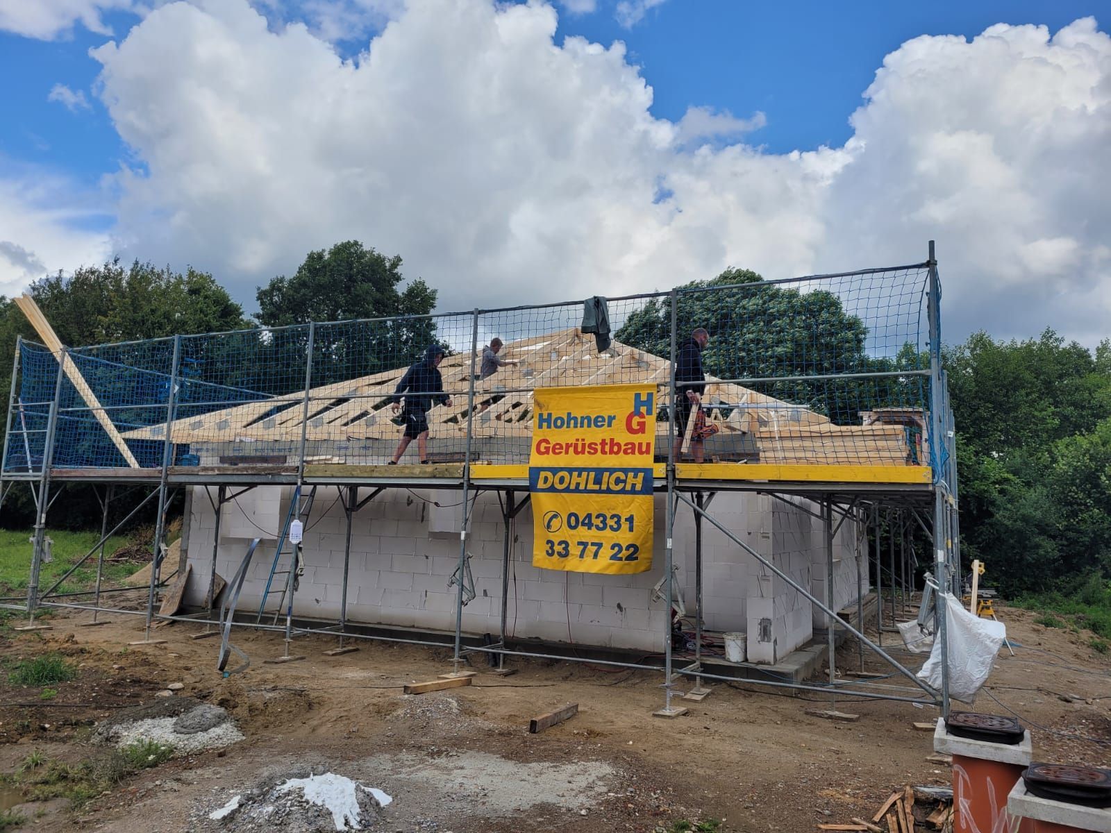 öffne PDF Hauskatalog Stapel mit Katalogen