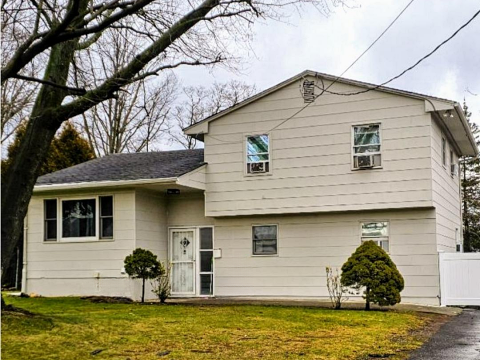 House rental 4 Autumn Lane, Ewing NJ exterior veiw