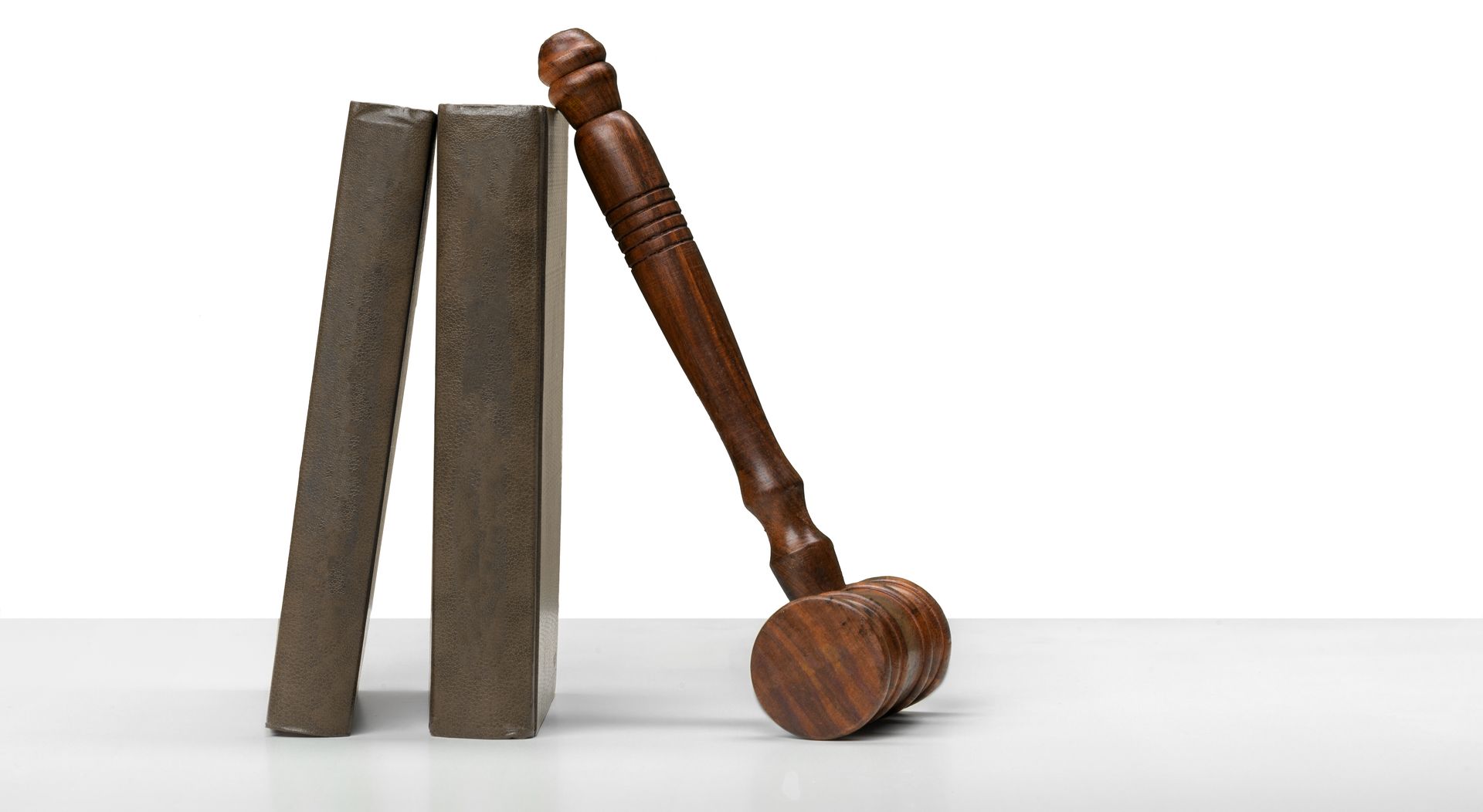 sentencia española confirma STJUE de 25 de abril de 2024 mazo de juez y leyes