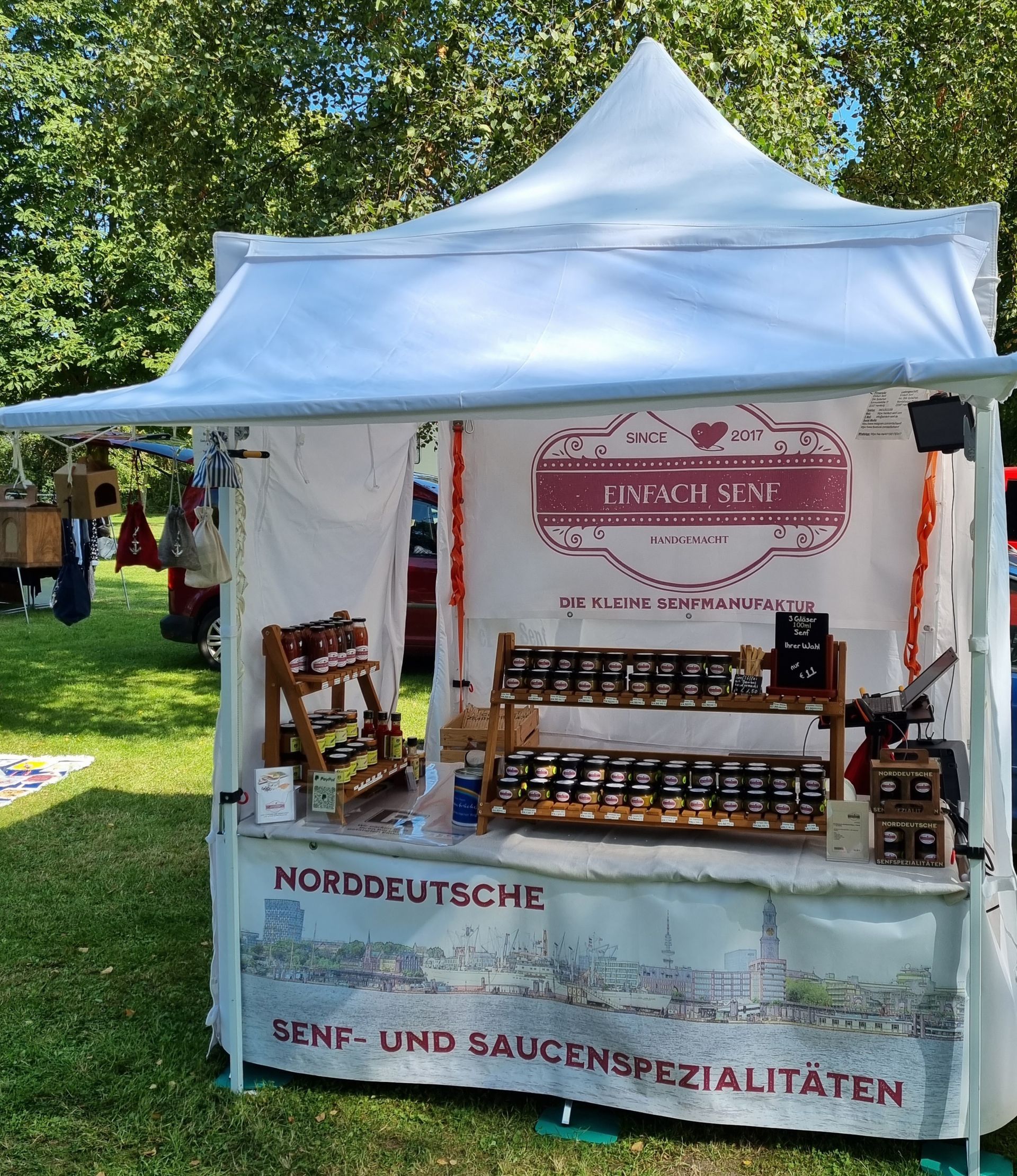 Bild: Einfach Senf im Zelt auf einem Markt in Großenbrode