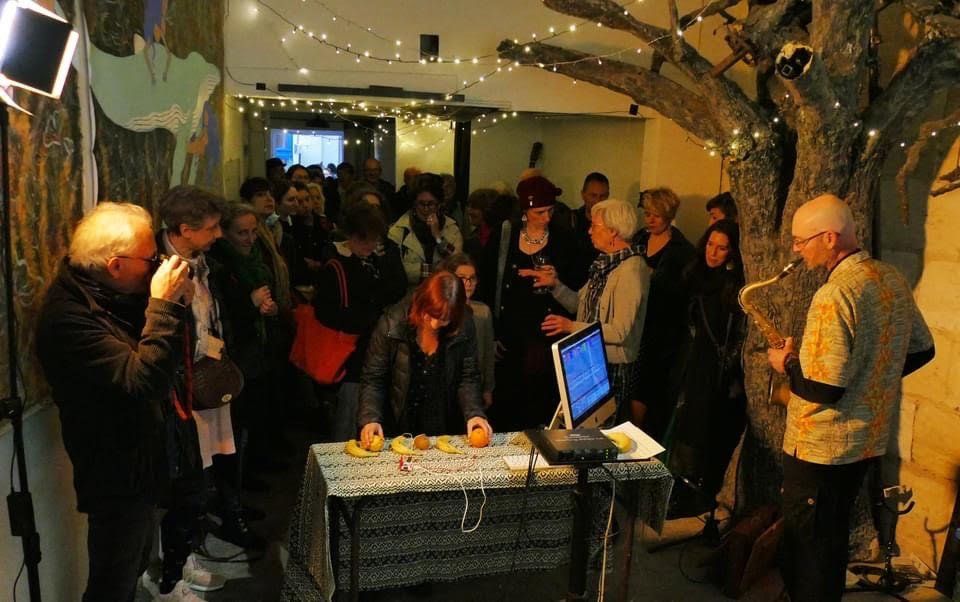 Phil Canals - FruitJazz Interactif Performance - Le Saki Noir Phil Canals - FruitJazz Interactif Performance - Le Saki Noir