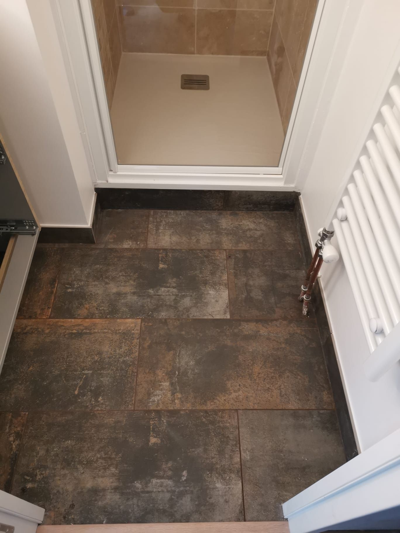 Rénovation de salle d'eau, pose de paroi de douche en niche, pose receveur, insertion de la plomberie, électricité, carrelage