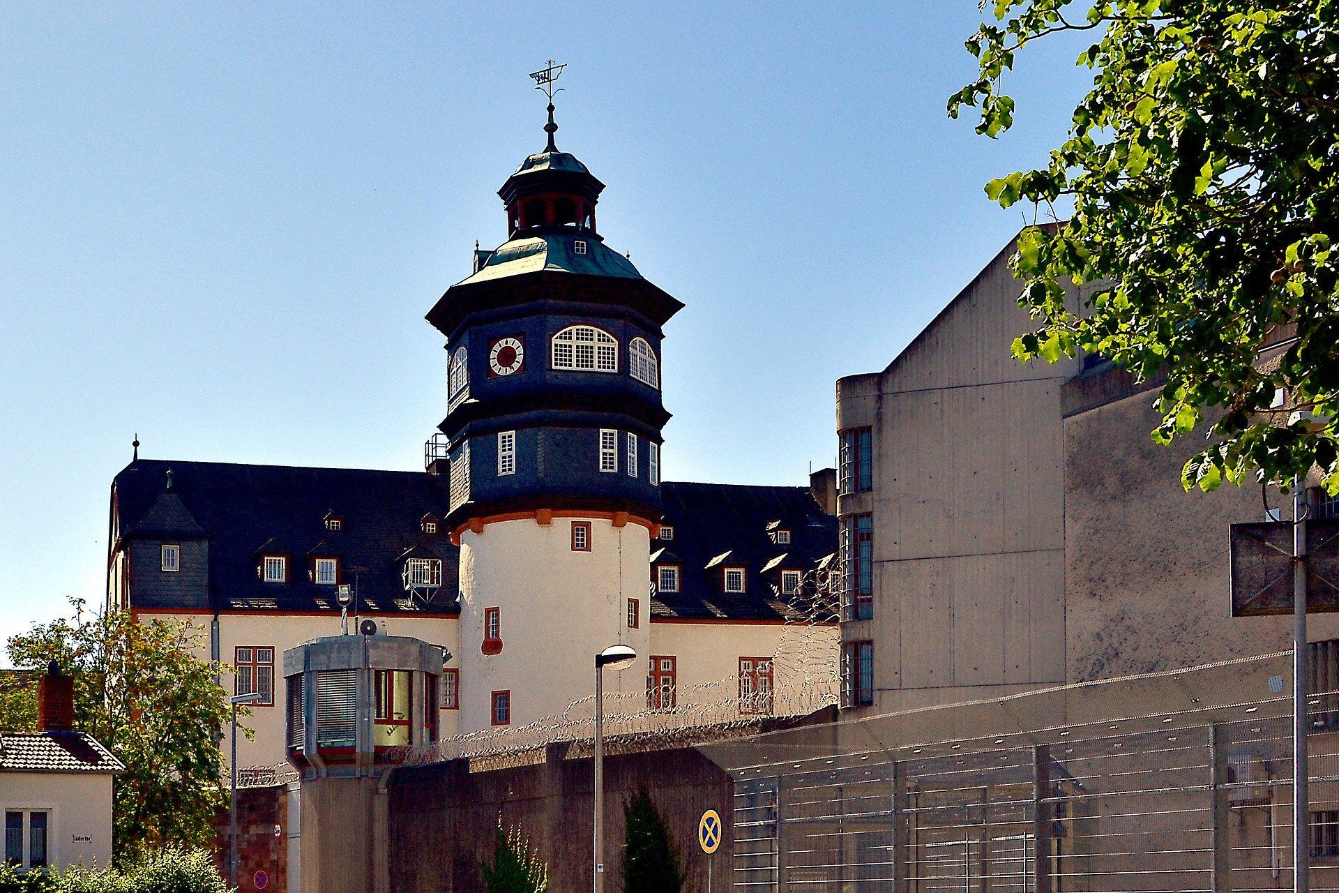 Bewerbung JVA Test Auswahlverfahren Justiz Einstellungstest bestehen Übungen Tipps Hilfe