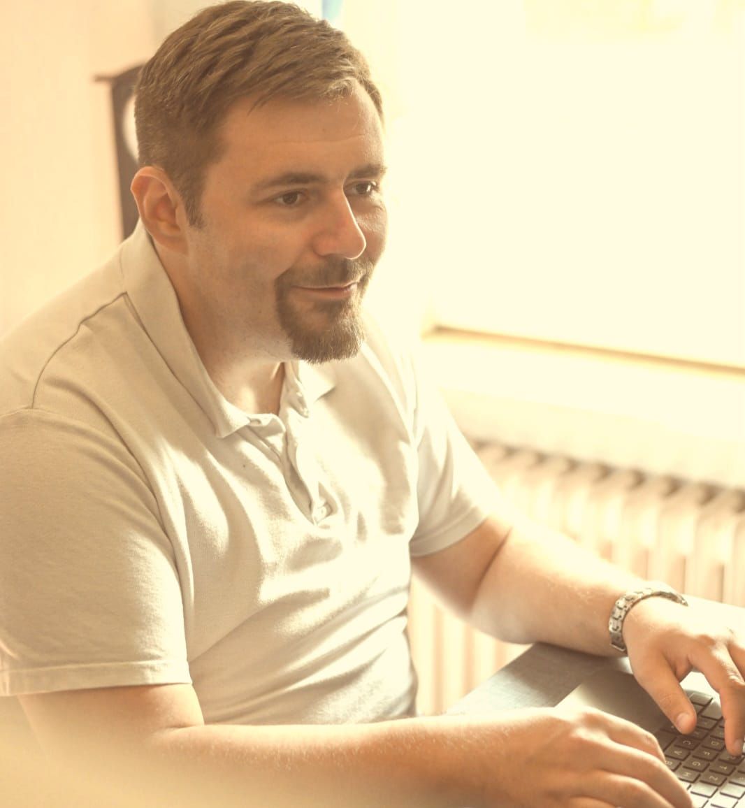 Hagen Thiele beim Lektorieren