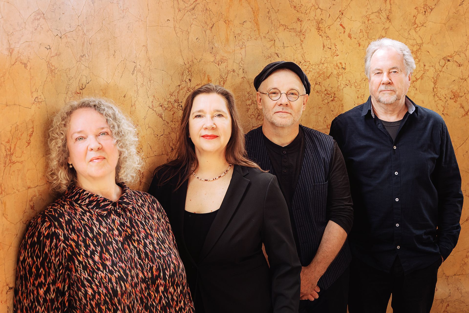 Blue Grits Band, rhythm’n’blues, soulbeat, songwriting, soulfood, Café music downhome music, bar music, pub music, blue mood, ulie London feel, blue feelings, storytelling music, blue stories, lady sings ballads ballads and blues, jazz touch, jazz voice, tiny desk concert, coffeehouse concert living-room music, handmade music, frontporch music, backporch songs, trad style simple blue tunes, small events music, contemporary songs, jazzy blue folk blues and grooves, blue grooves