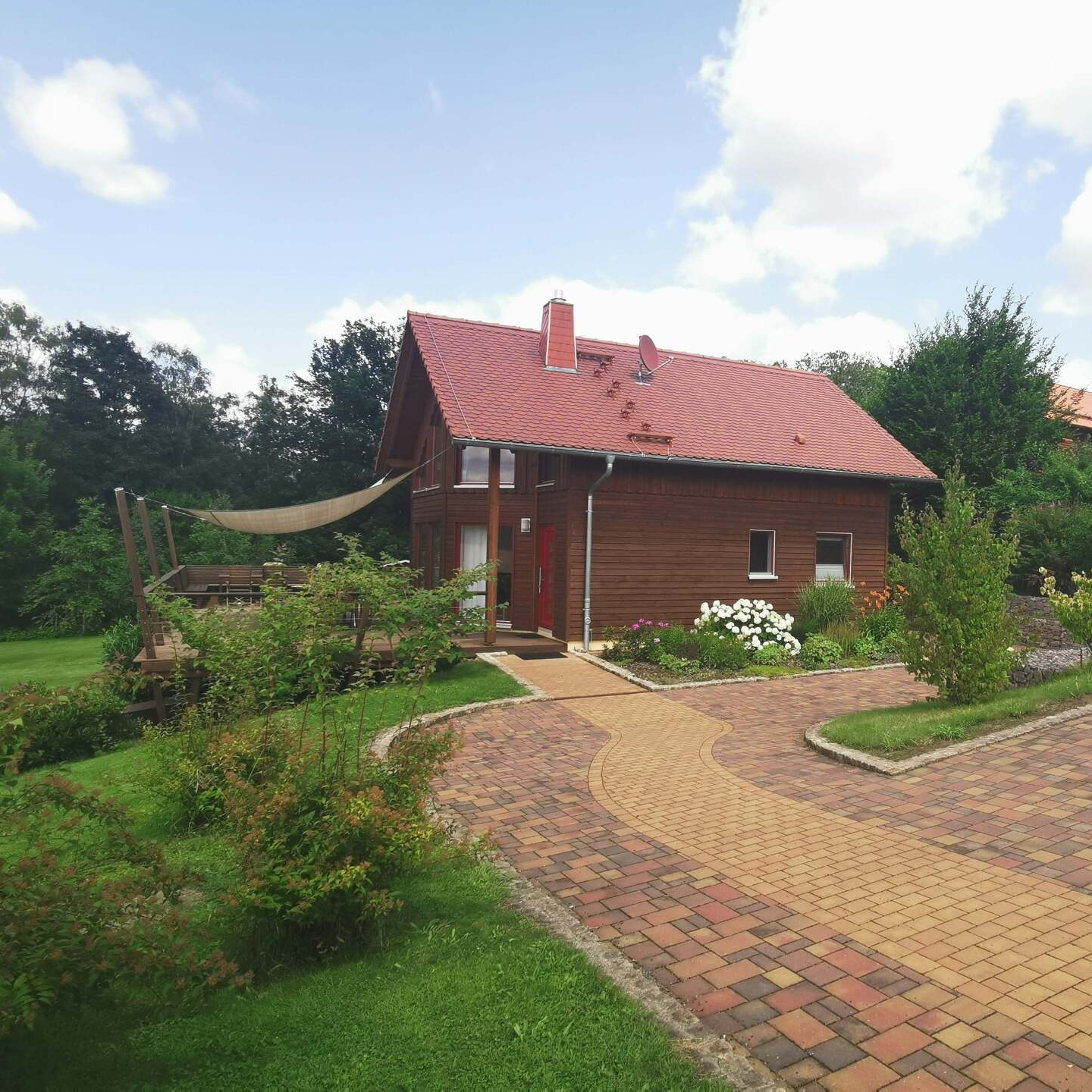 Terasse und Hauseingang Ferienhaus in Waltersdorf
