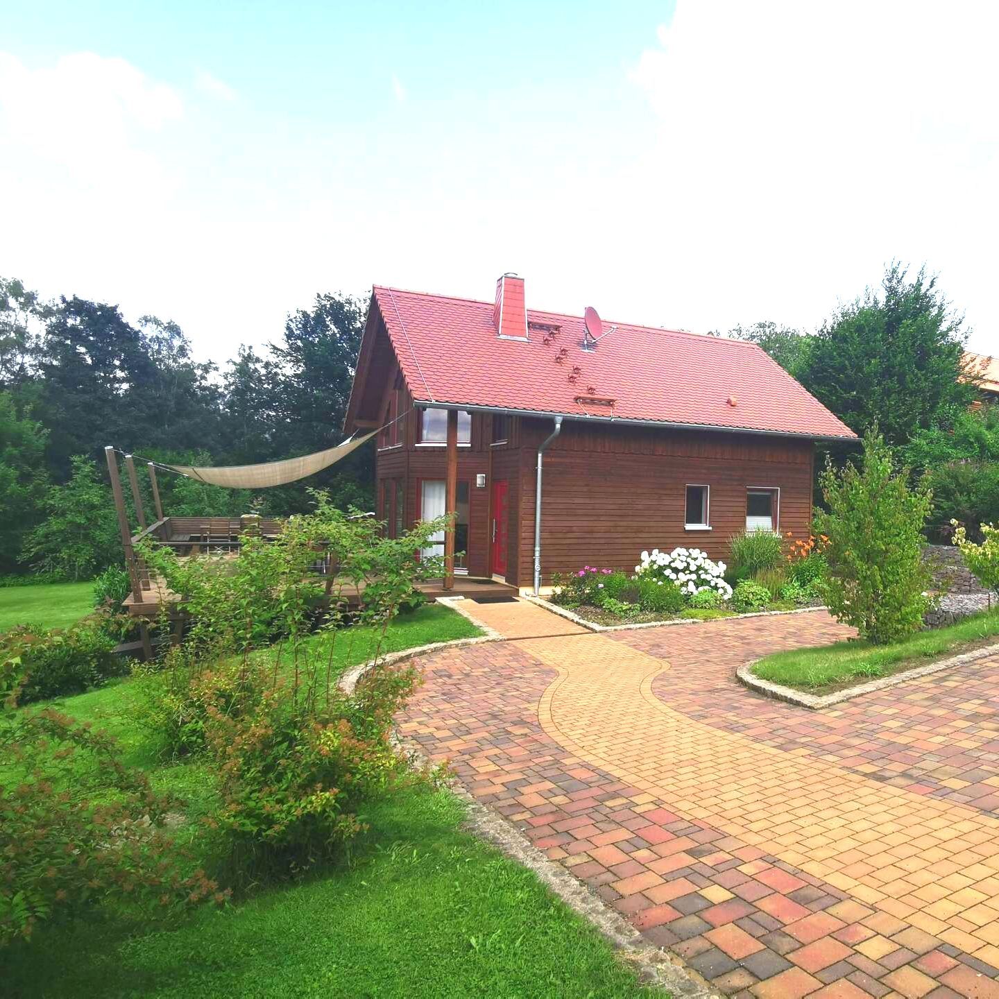 Terasse und Hauseingang Ferienhaus in Waltersdorf