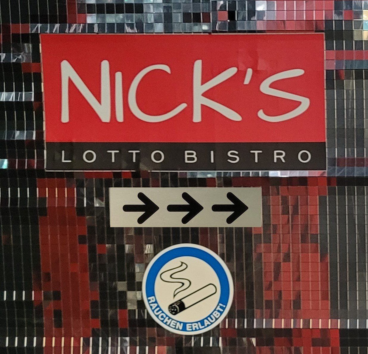 Nick's Lotto Bistro / Raucherbereich Nick's Lotto Bistro / Raucherbereich