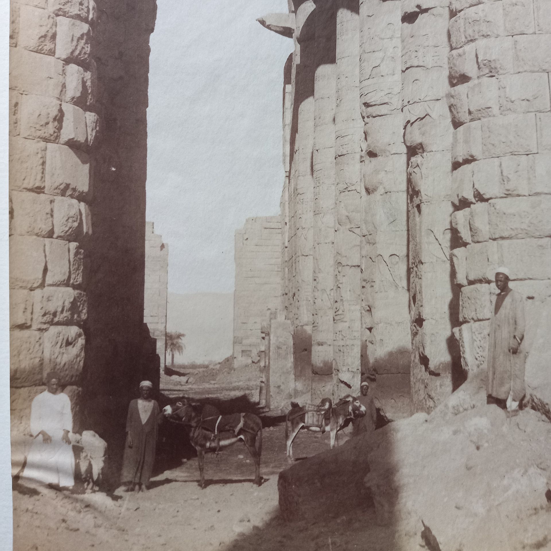 antonio beato altes Foto eines aegyptischen tempels von antonio beato um 1890.