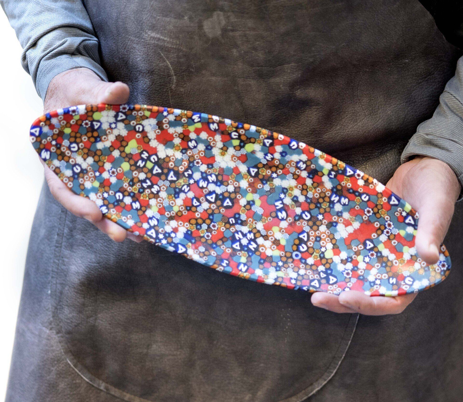 The making of murrine has always been one of the most characteristic specialties of Murano production. Their use finds its maximum expression in the creation of plates and bowls since the surface is large enough to allow for the creation of very suggestive harmonies and plays of colours. In addition to the more traditional compositions, the murrine lends itself to decidedly contemporary interpretations, the great variety of shapes, colors and designs allow the creation of objects with almost infinite expressive potential. Objects made with murrine lend themselves to being placed in traditional, contemporary and ultra-modern settings.