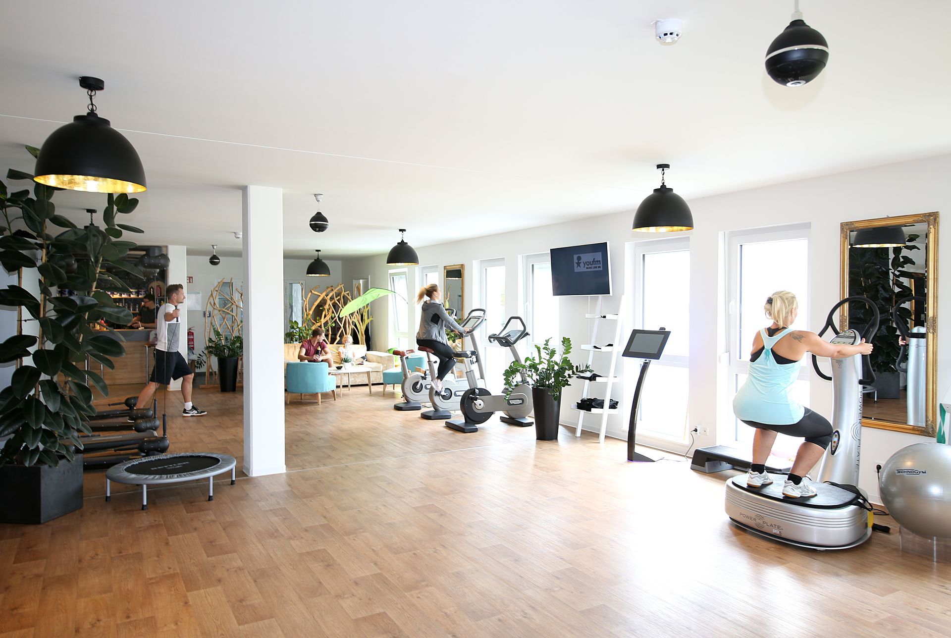 Fitnessstudio Neuruppin: moderne Geräte, Kurse, Trainingspläne, Sauna & flexible Mitgliedschaften. Jetzt starten – ohne Risiko, monatlich kündbar.