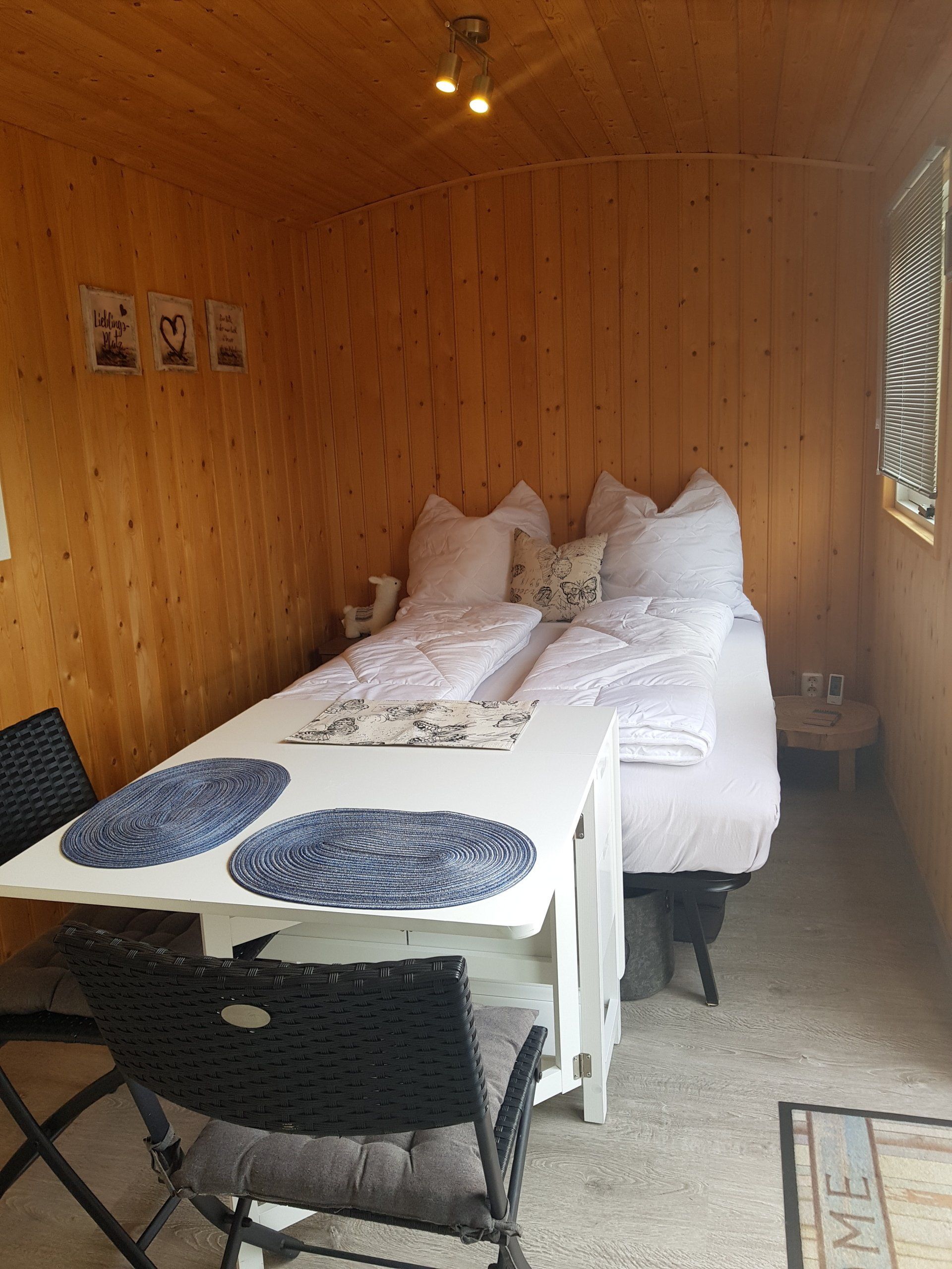 Bauwagen Bett