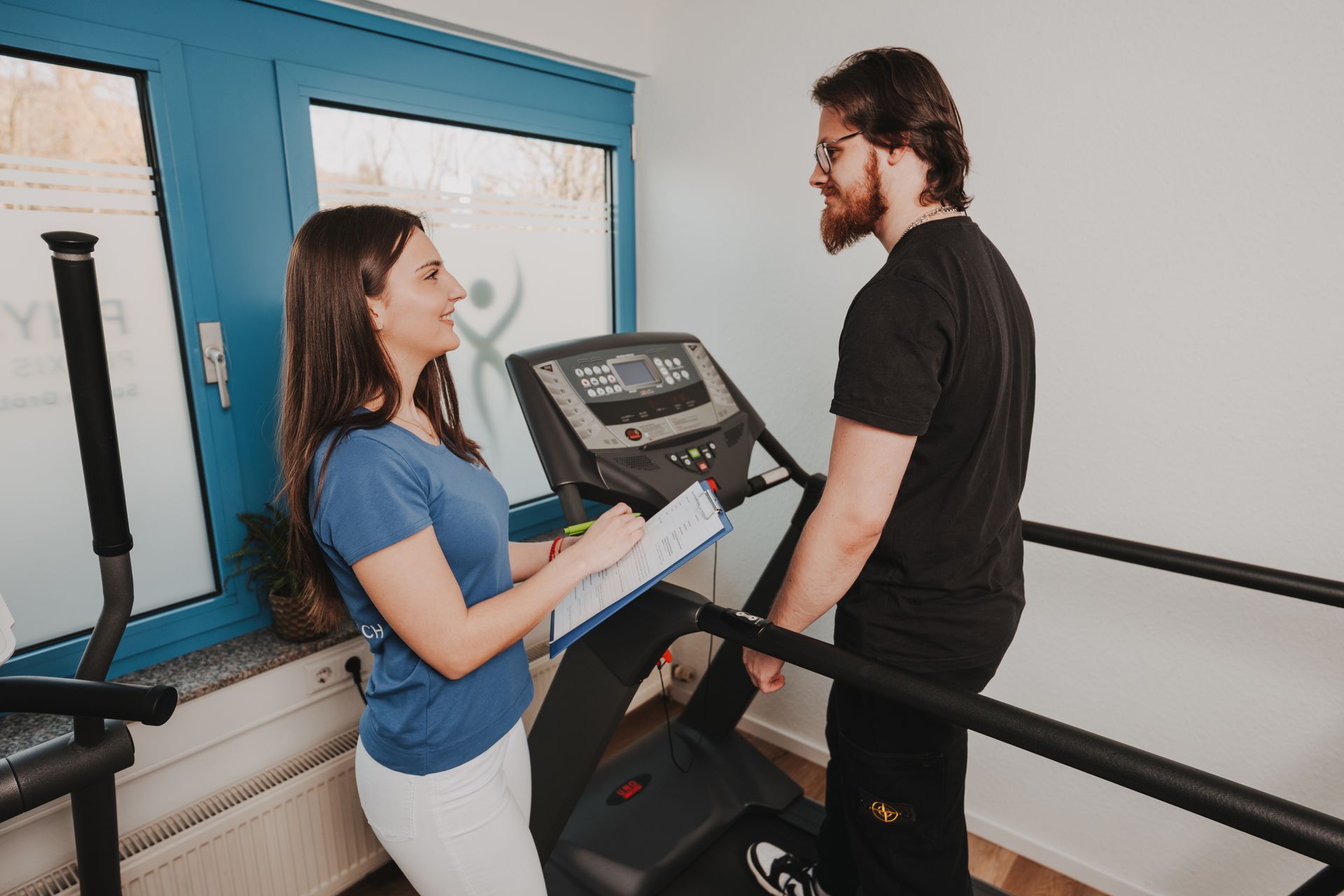 T-Rena in Erlenbach, begleitetes Gerätetraining