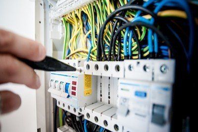 Servicio urgente reparación averías Servicio de reparación de averías eléctricas en Sevilla Aljarafe