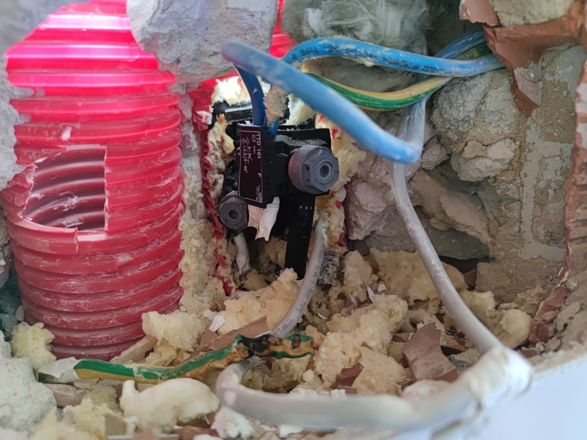 electricistas autorizado para quitar un fraude de luz en Bami Sevilla precio quitar enganche de luz en Bami Sevilla