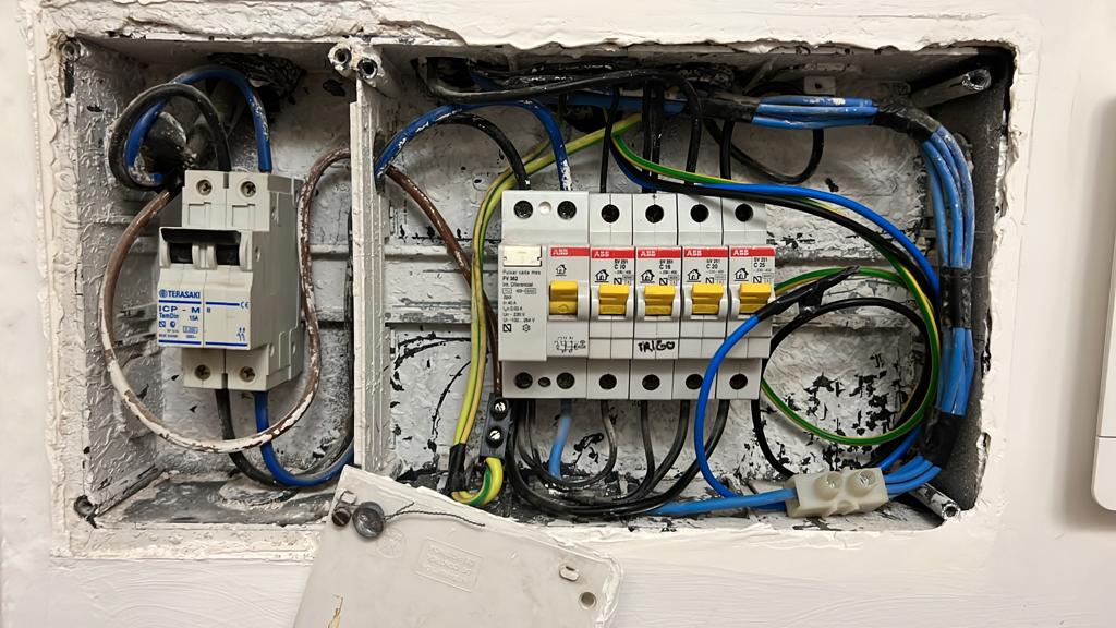 electricista autorizado para certificar instalaciones eléctricas en Sevilla electricista autorizado para reformar cuadros eléctricos