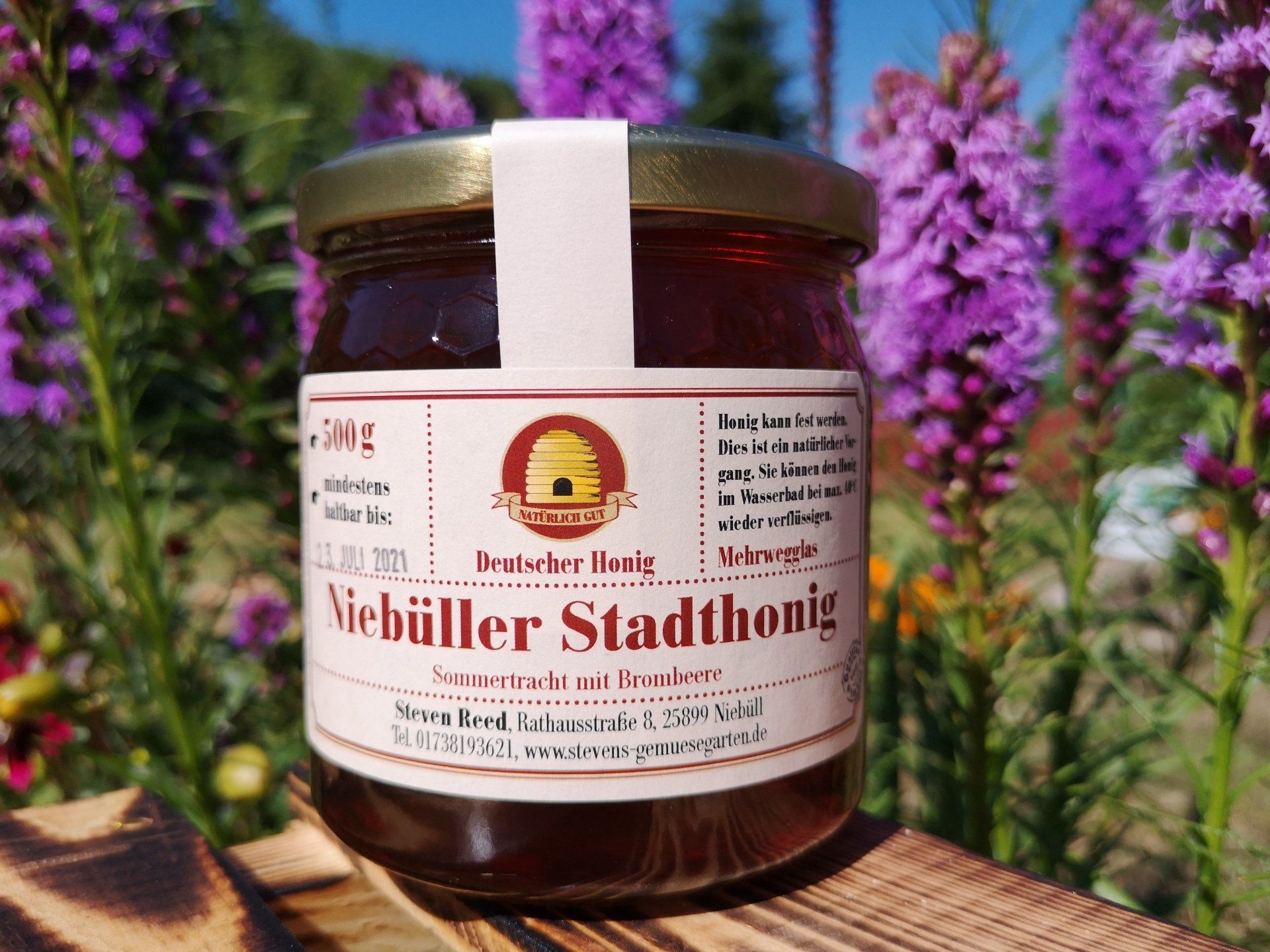 Niebüller Honig Sommer Honig mit Brombeere Honig Glas mit Blume
