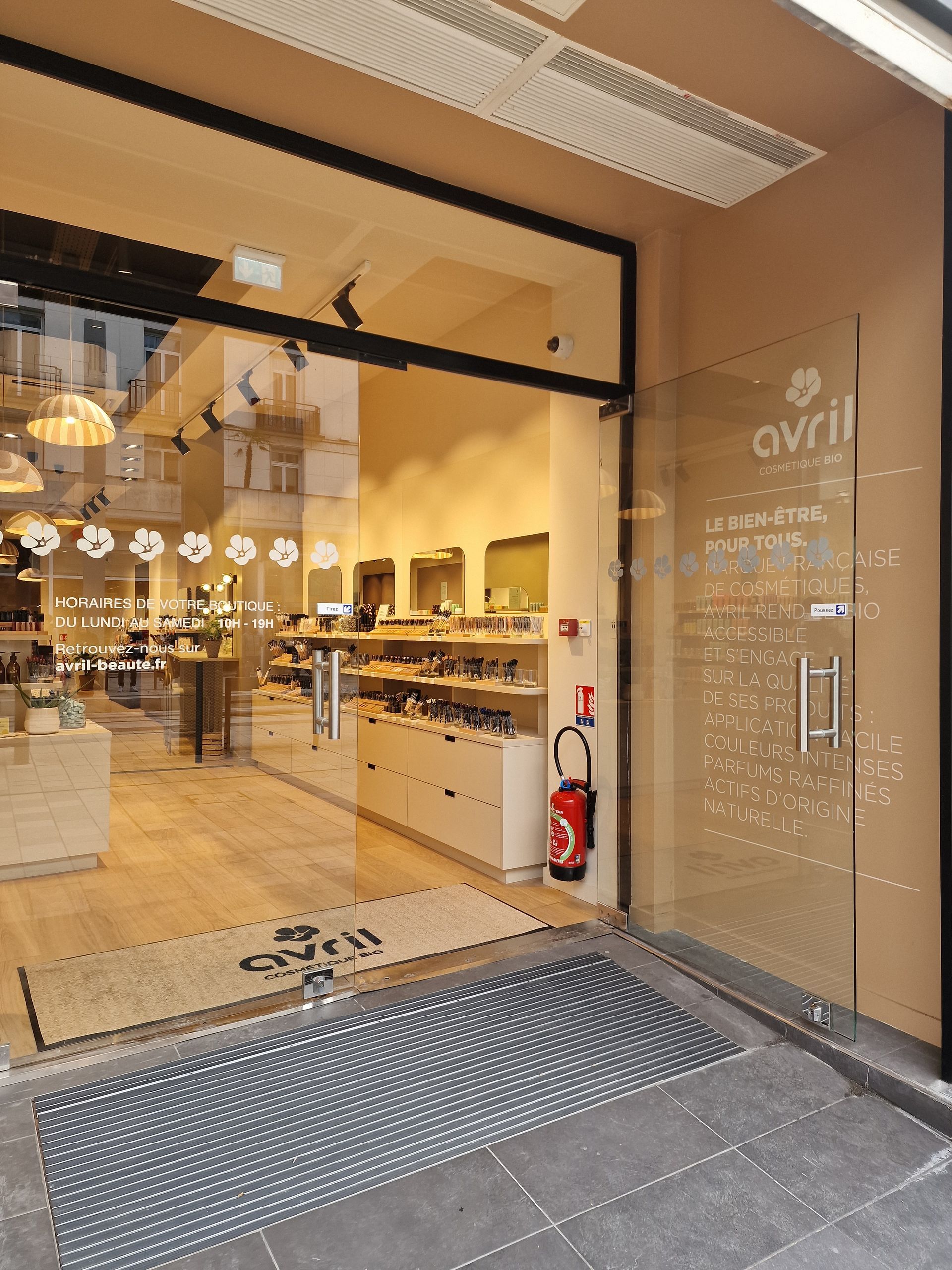 Coffee shop style japandi