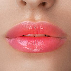 Permanent Make-up Lippen - Lang anhaltende und perfekt pigmentierte Lippen für einen sinnlichen und ausdrucksstarken Look.