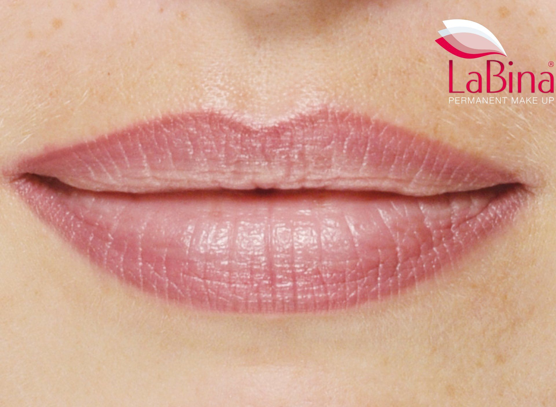 Permanent Make-up - Lippen-Anschattung für definierte Lippen, sanfte Schattierungen, natürlicher Glamour