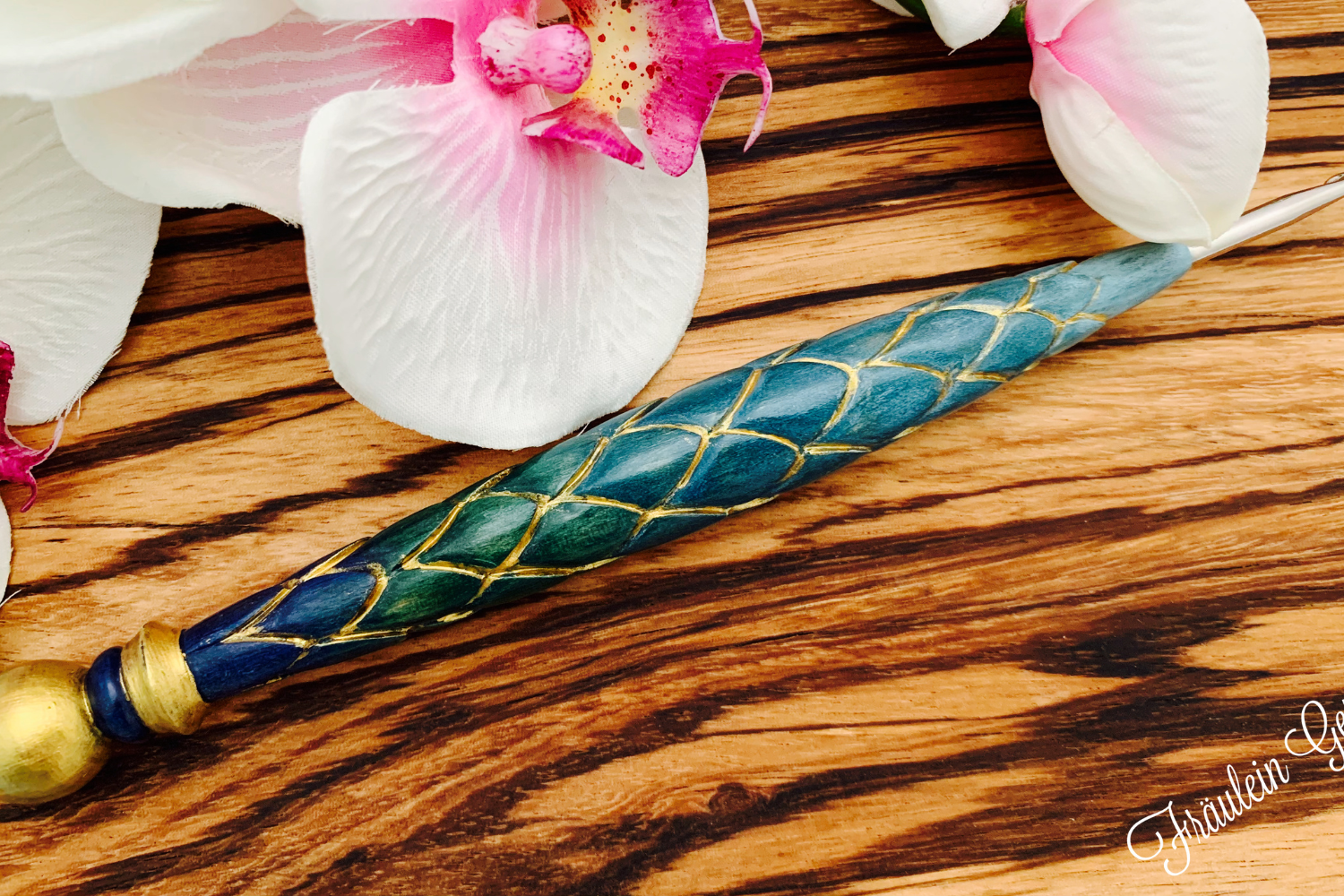 Haekelnadel Drachennadel in Türkis Blau mit goldenen Verziehrungen
