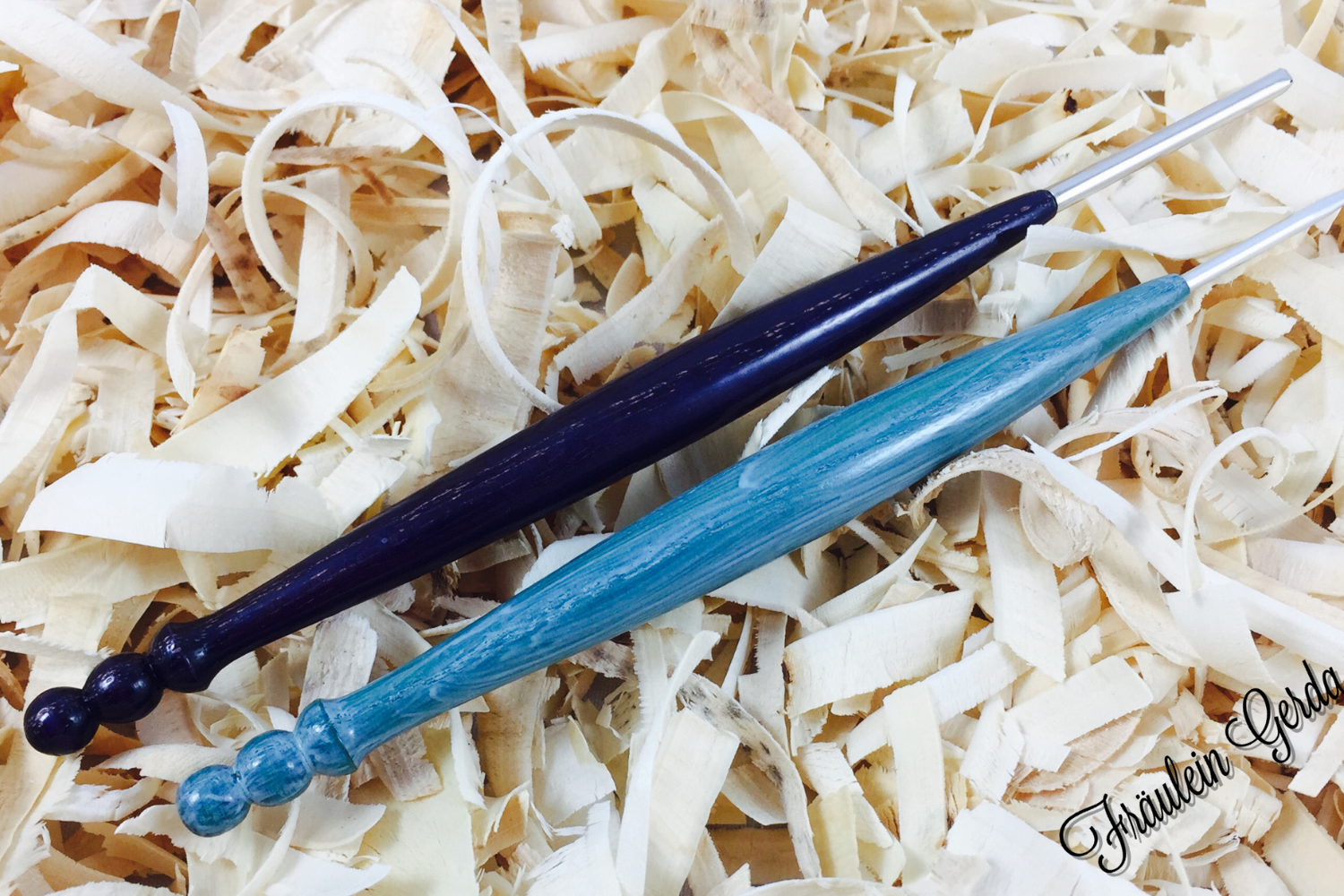 zwei Haekelnadeln Pure in den Farben Lila und Tuerkis