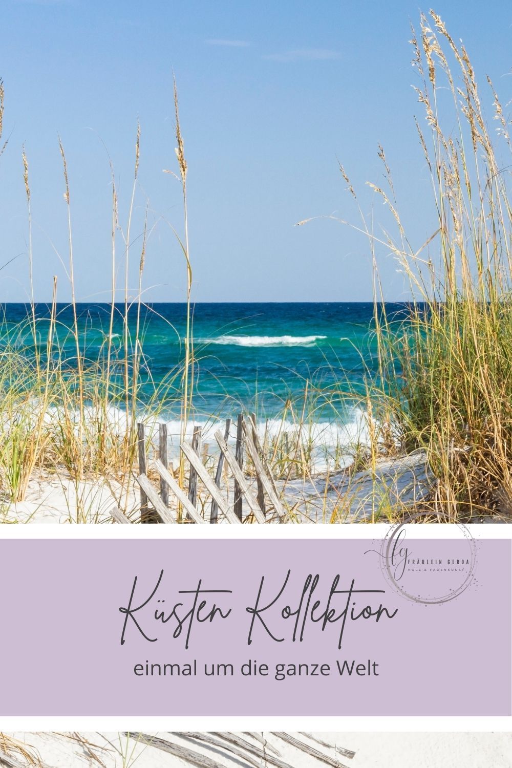 Dünen am Meer mit blauem Himmel