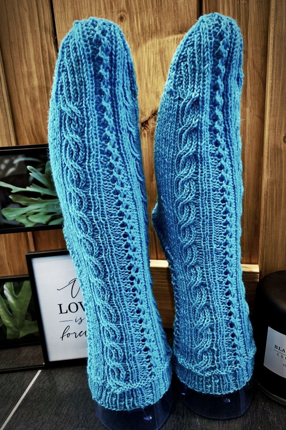 gestrickte Socken Wanderduene in tuerkis