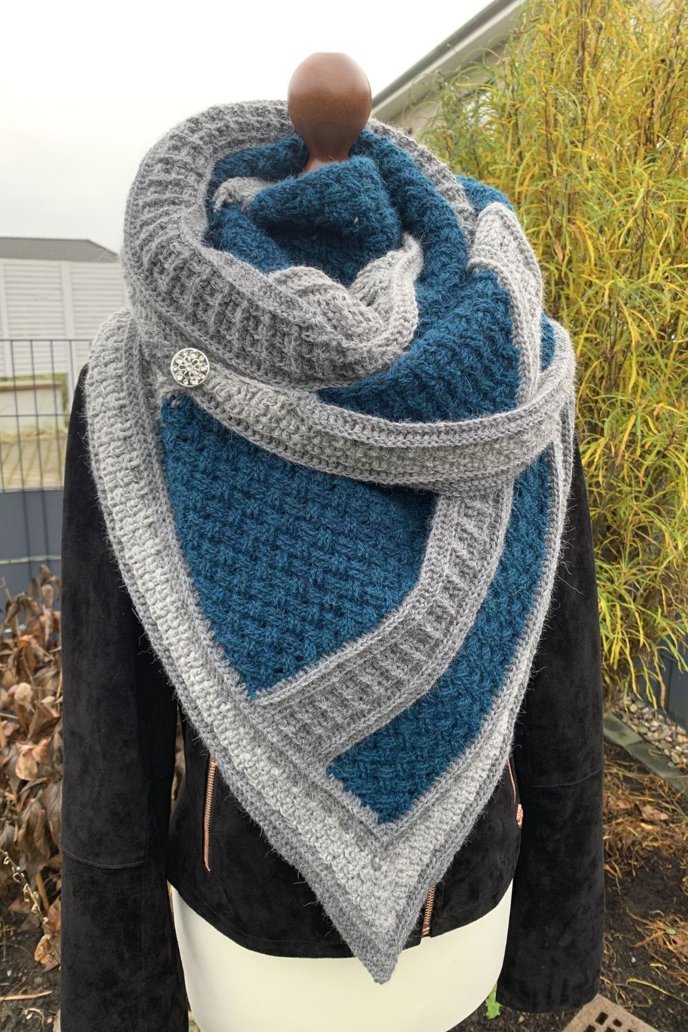 Tuch Flechtwerk in Tuerkis- und Grautoenen