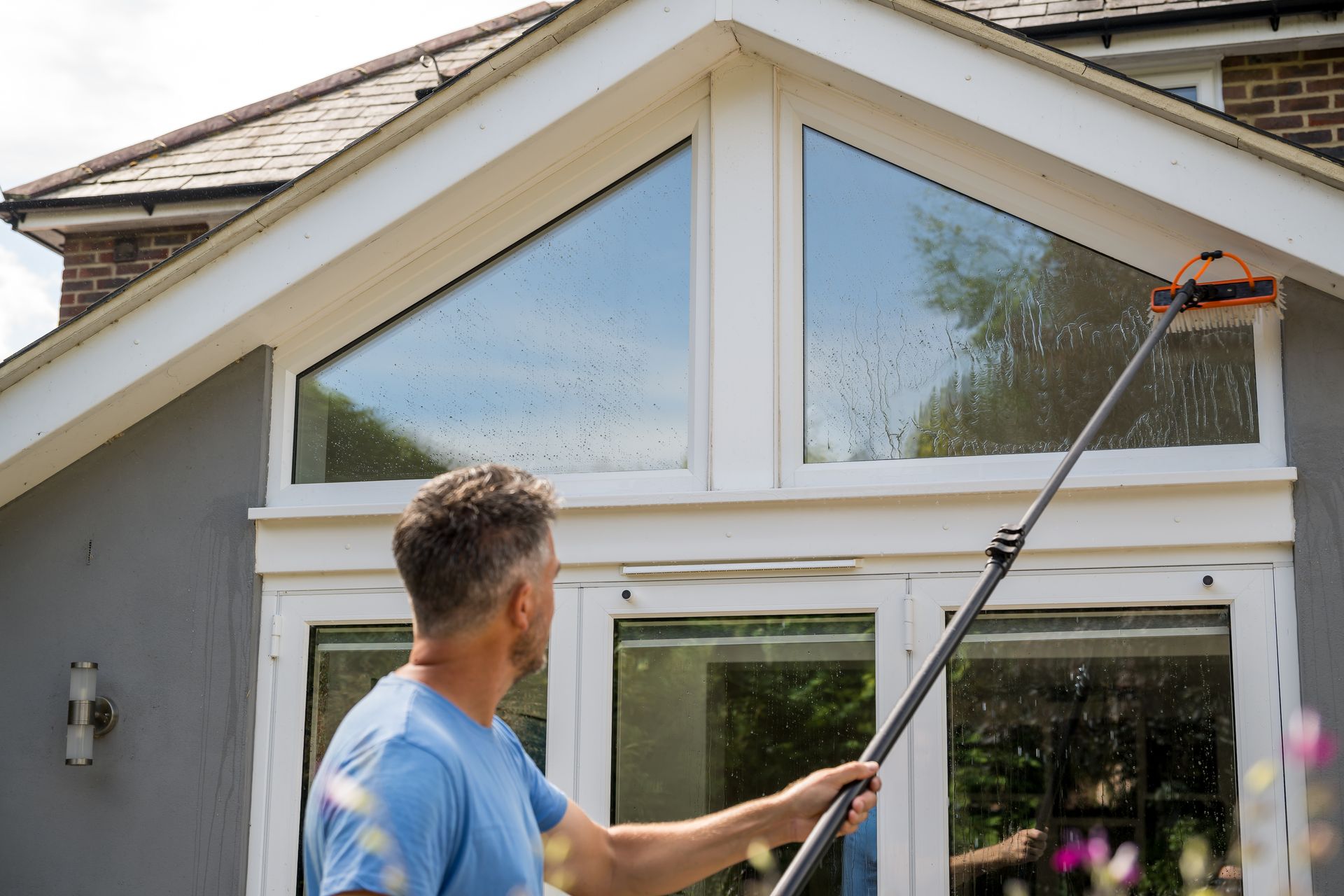 Window cleaner using purified water system