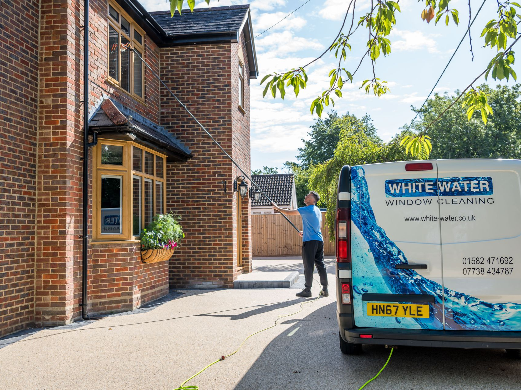 Window cleaner using purified water system
