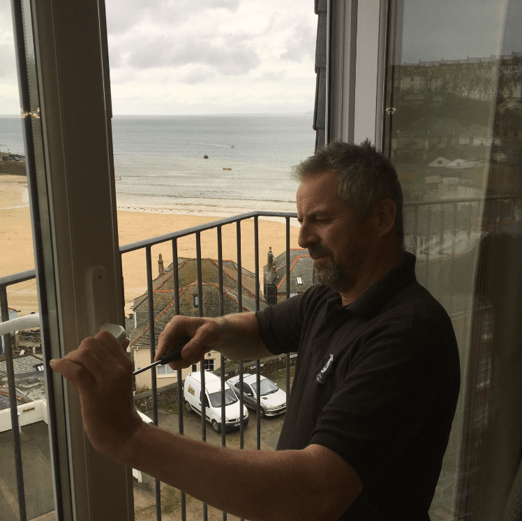 bi fold door repairs and serving