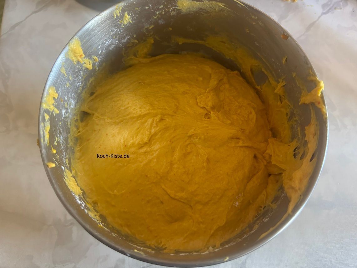 jetzt verrühre den Teig noch kurz mit dem Teigspatel