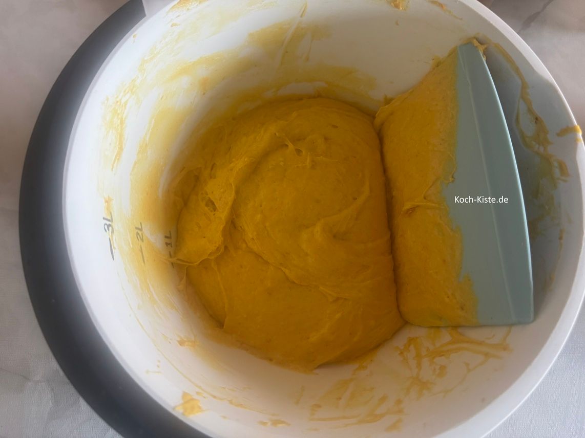 verühre den Teig nocch mal mit dem Teigspatel