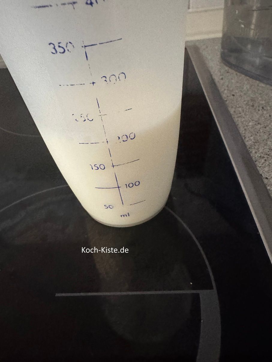 als nächstes messe 200 ml Milch ab