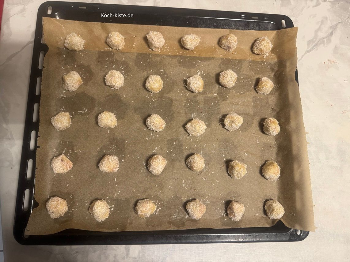 und lege sie auf das Backblech - 30 bis 35 Stück pro Blech