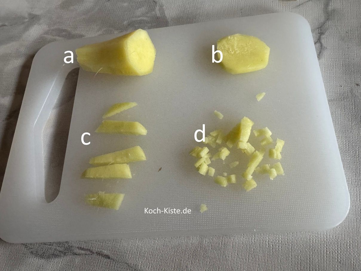 lege den Ingwer auf das Schneidebrett (a), schneide ihn in Scheiben (b), dann in Streifen (c) und zum Schluss in ganz kleine Teiile (d)