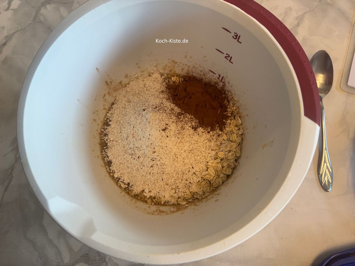 gebe 2 Esslöffel echtes Kakaopulver ( kein Nesquik) dazu